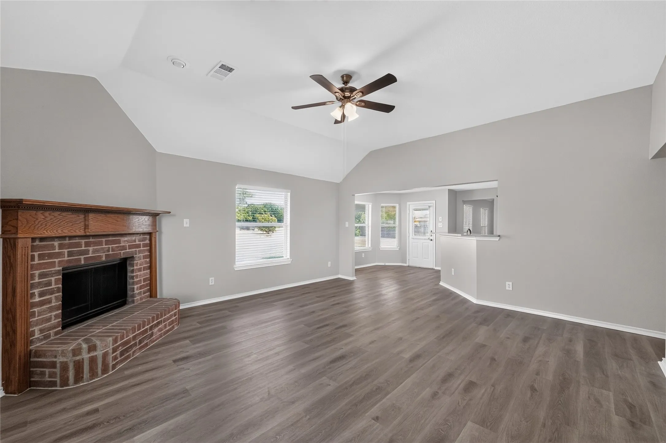 Single Family Residence For Sale in Tarrant County , 10257 E Rancho Diego Lane, Fort Worth, Texas 76036, 3 Bedroom, 2 Bathroom, 2 Garage spaces, 2,401 Sqft, built in 2001, mls#21351397, Real Estate Agent in Fort Worth, Homes For Sale in Tarrant county, Homes For Sale in Fort Worth, Realtor in Fort Worth Texas, Real Estate Brokerage Independent Realty Texas, Luminita Cordes Realtor