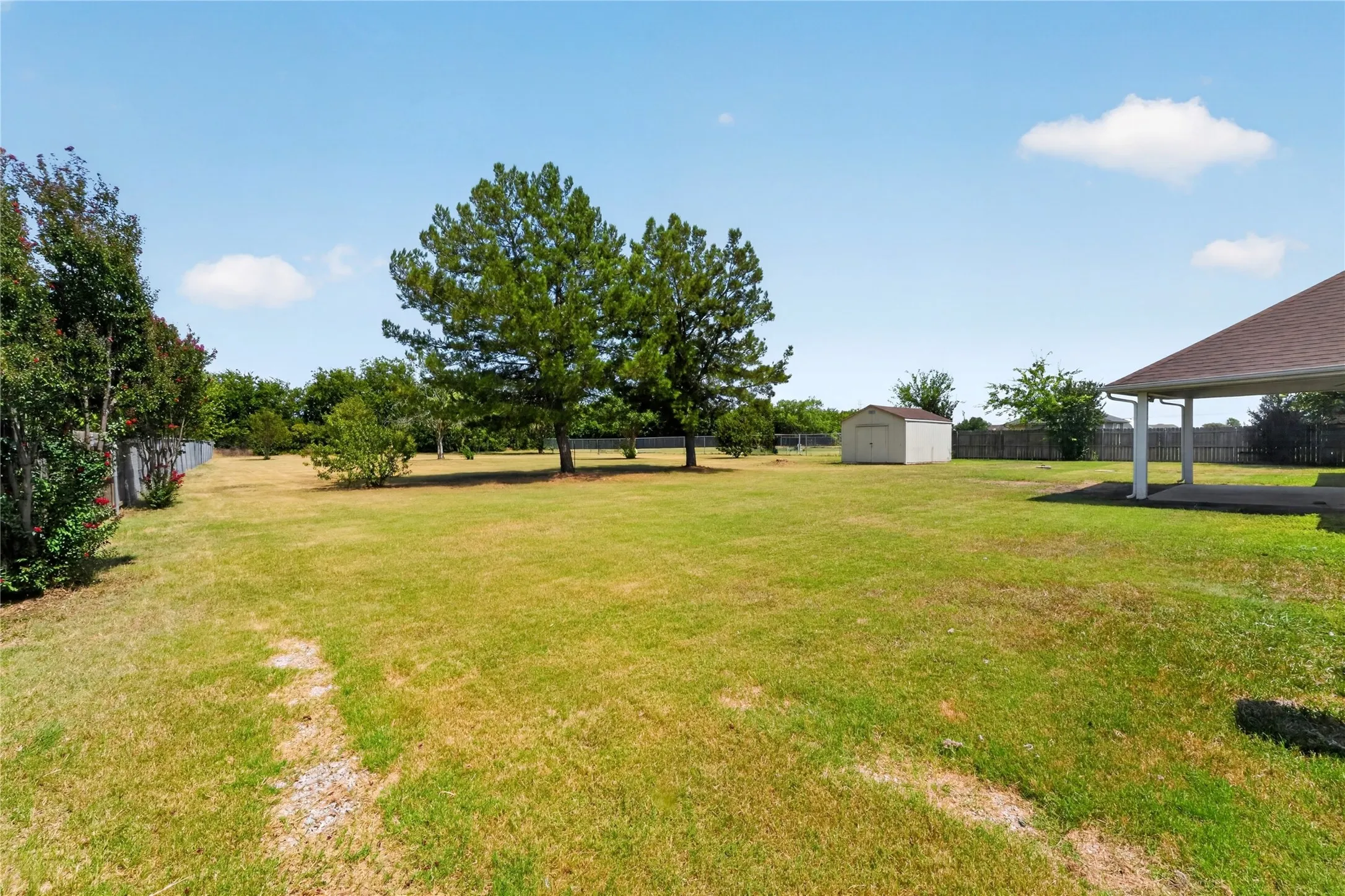 Single Family Residence For Sale in Tarrant County , 10257 E Rancho Diego Lane, Fort Worth, Texas 76036, 3 Bedroom, 2 Bathroom, 2 Garage spaces, 2,401 Sqft, built in 2001, mls#21351397, Real Estate Agent in Fort Worth, Homes For Sale in Tarrant county, Homes For Sale in Fort Worth, Realtor in Fort Worth Texas, Real Estate Brokerage Independent Realty Texas, Luminita Cordes Realtor