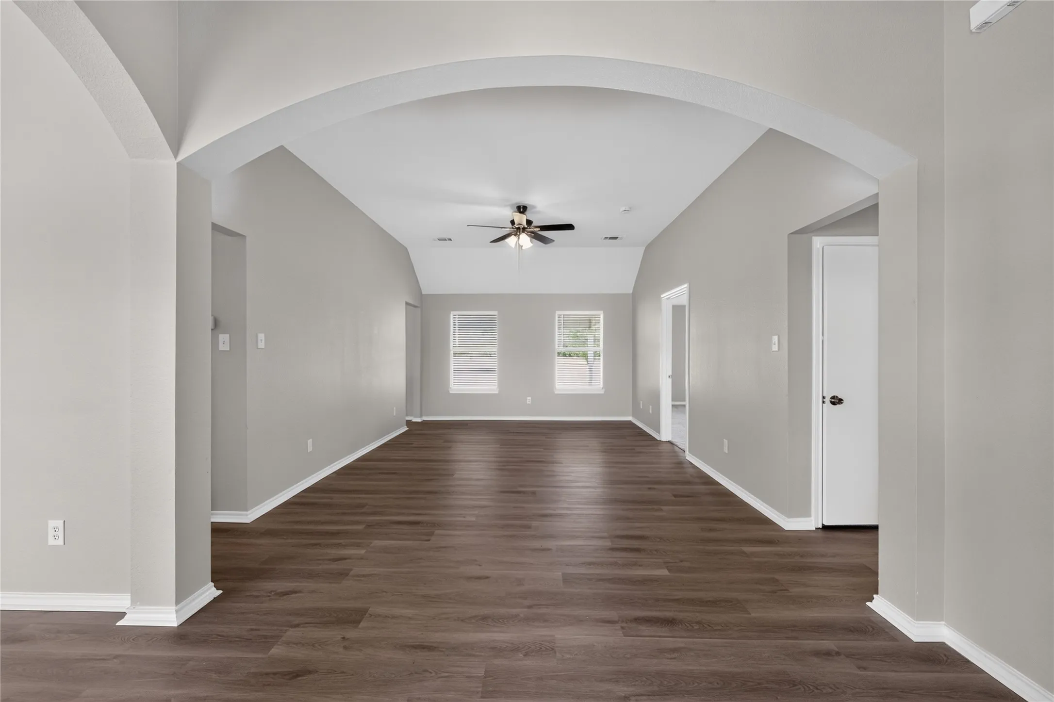 Single Family Residence For Sale in Tarrant County , 10257 E Rancho Diego Lane, Fort Worth, Texas 76036, 3 Bedroom, 2 Bathroom, 2 Garage spaces, 2,401 Sqft, built in 2001, mls#21351397, Real Estate Agent in Fort Worth, Homes For Sale in Tarrant county, Homes For Sale in Fort Worth, Realtor in Fort Worth Texas, Real Estate Brokerage Independent Realty Texas, Luminita Cordes Realtor