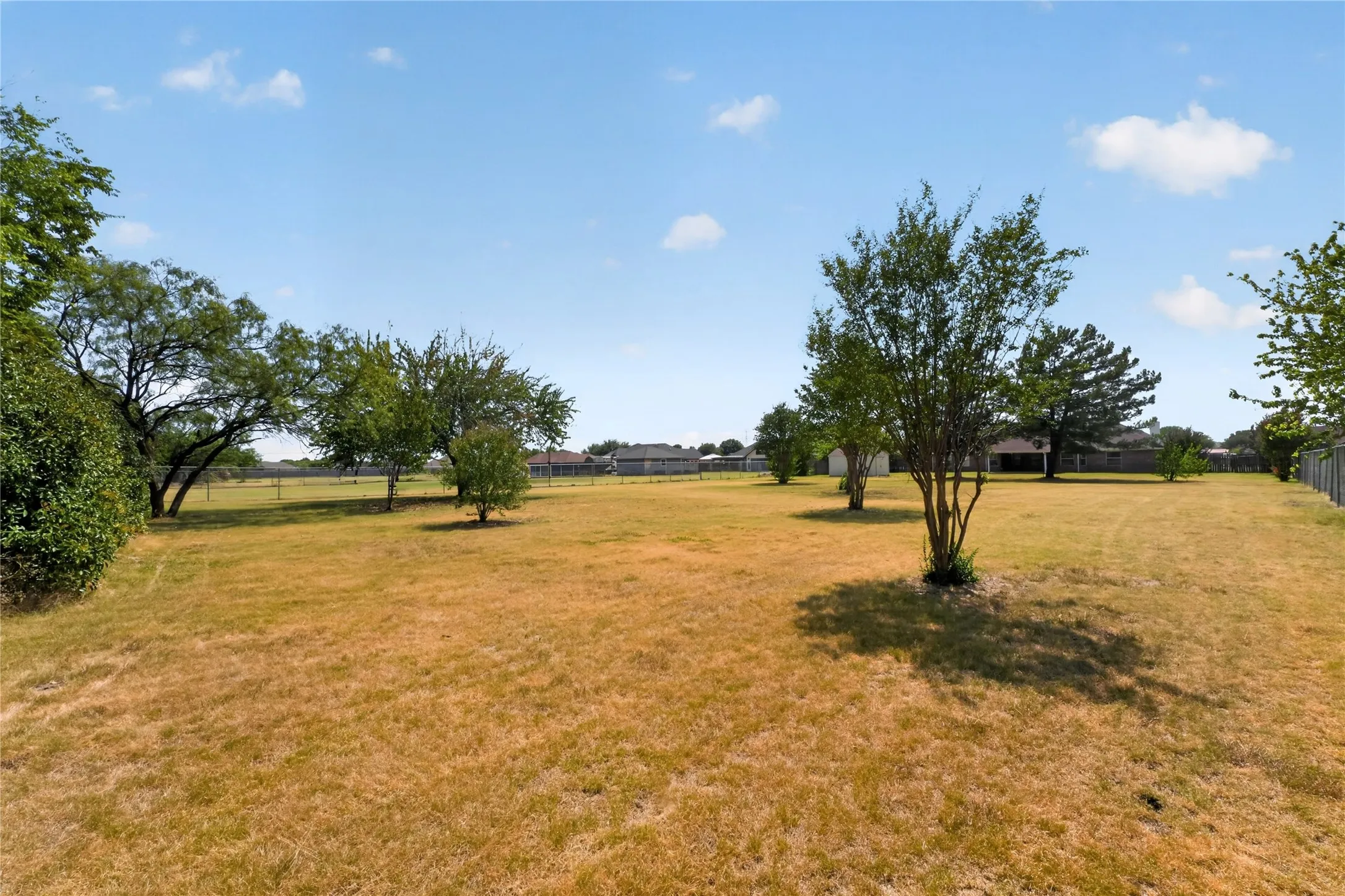 Single Family Residence For Sale in Tarrant County , 10257 E Rancho Diego Lane, Fort Worth, Texas 76036, 3 Bedroom, 2 Bathroom, 2 Garage spaces, 2,401 Sqft, built in 2001, mls#21351397, Real Estate Agent in Fort Worth, Homes For Sale in Tarrant county, Homes For Sale in Fort Worth, Realtor in Fort Worth Texas, Real Estate Brokerage Independent Realty Texas, Luminita Cordes Realtor