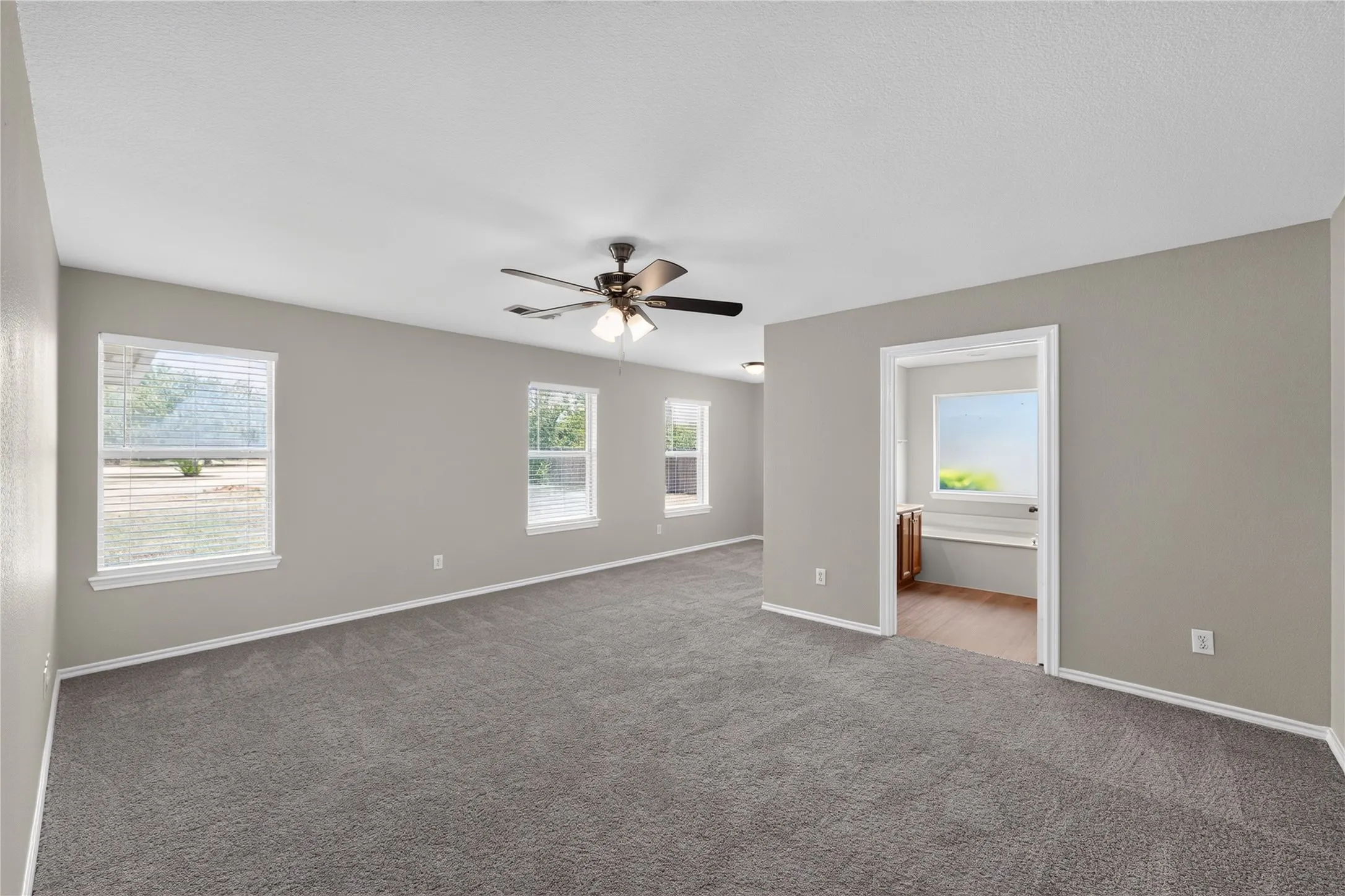 Single Family Residence For Sale in Tarrant County , 10257 E Rancho Diego Lane, Fort Worth, Texas 76036, 3 Bedroom, 2 Bathroom, 2 Garage spaces, 2,401 Sqft, built in 2001, mls#21351397, Real Estate Agent in Fort Worth, Homes For Sale in Tarrant county, Homes For Sale in Fort Worth, Realtor in Fort Worth Texas, Real Estate Brokerage Independent Realty Texas, Luminita Cordes Realtor