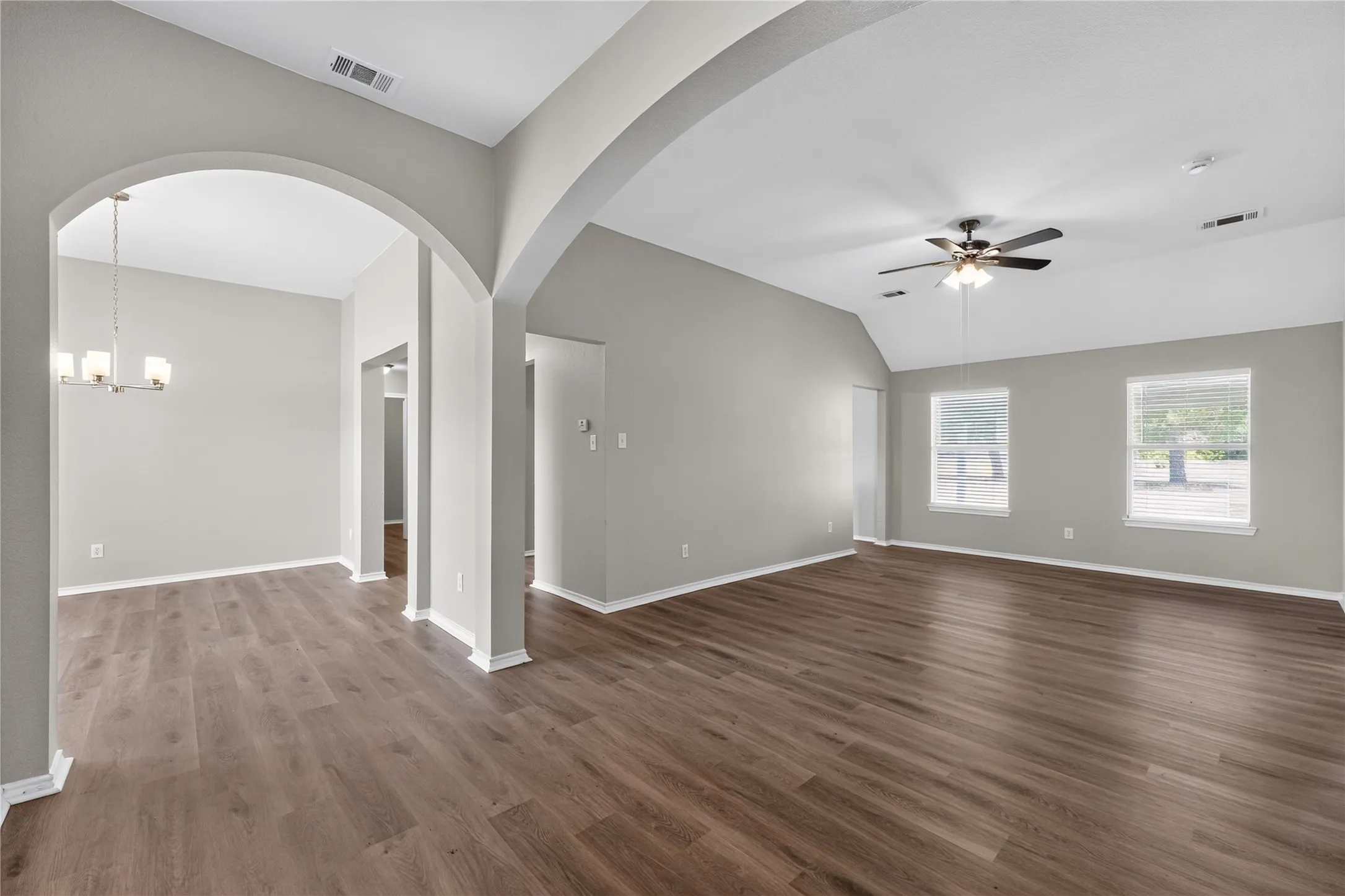 Single Family Residence For Sale in Tarrant County , 10257 E Rancho Diego Lane, Fort Worth, Texas 76036, 3 Bedroom, 2 Bathroom, 2 Garage spaces, 2,401 Sqft, built in 2001, mls#21351397, Real Estate Agent in Fort Worth, Homes For Sale in Tarrant county, Homes For Sale in Fort Worth, Realtor in Fort Worth Texas, Real Estate Brokerage Independent Realty Texas, Luminita Cordes Realtor
