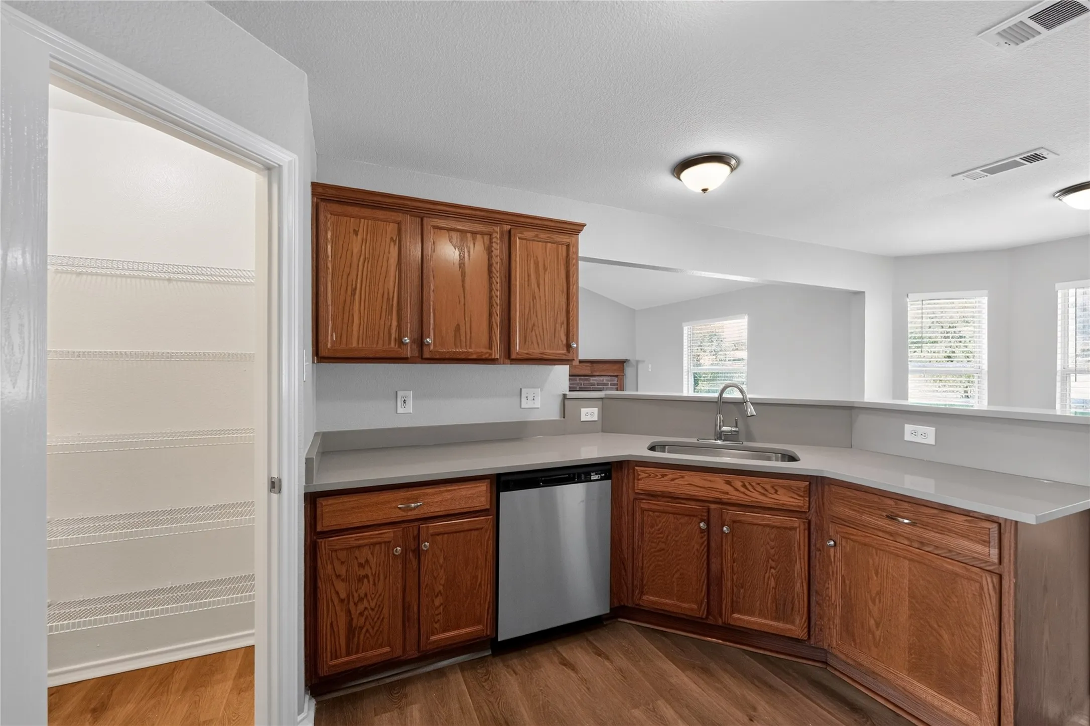 Single Family Residence For Sale in Tarrant County , 10257 E Rancho Diego Lane, Fort Worth, Texas 76036, 3 Bedroom, 2 Bathroom, 2 Garage spaces, 2,401 Sqft, built in 2001, mls#21351397, Real Estate Agent in Fort Worth, Homes For Sale in Tarrant county, Homes For Sale in Fort Worth, Realtor in Fort Worth Texas, Real Estate Brokerage Independent Realty Texas, Luminita Cordes Realtor