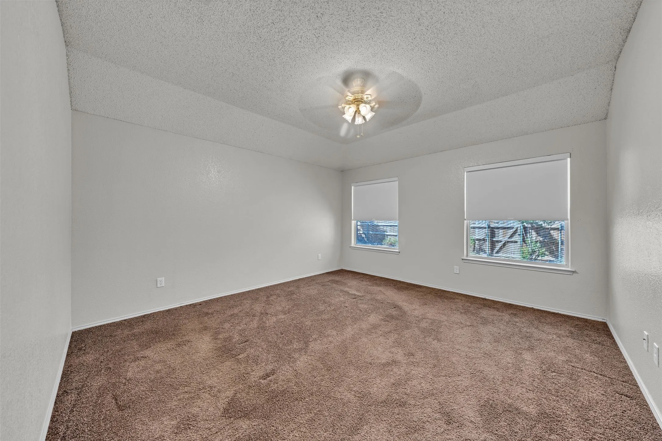 Single Family Residence For Sale in Johnson County , 1017 Aaron Drive, Burleson, Texas 76028, 4 Bedroom, 2 Bathroom, 2 Garage spaces, 1,964 Sqft, built in 2003, mls#21347762, Real Estate Agent in Burleson, Homes For Sale in Johnson county, Homes For Sale in Burleson, Realtor in Burleson Texas, Real Estate Brokerage Independent Realty Texas, Luminita Cordes Realtor