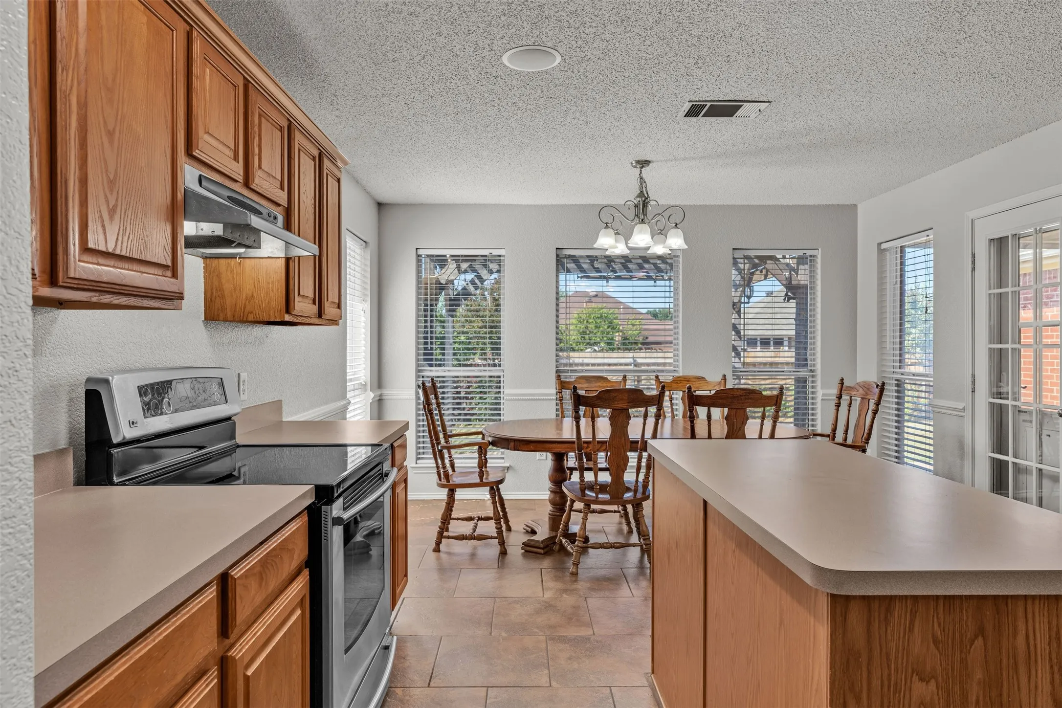 Single Family Residence For Sale in Johnson County , 1017 Aaron Drive, Burleson, Texas 76028, 4 Bedroom, 2 Bathroom, 2 Garage spaces, 1,964 Sqft, built in 2003, mls#21347762, Real Estate Agent in Burleson, Homes For Sale in Johnson county, Homes For Sale in Burleson, Realtor in Burleson Texas, Real Estate Brokerage Independent Realty Texas, Luminita Cordes Realtor