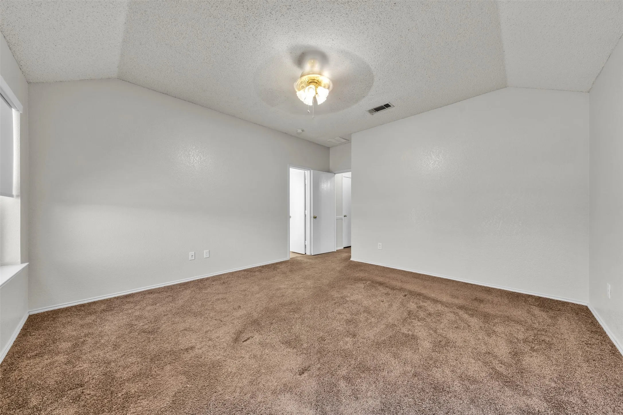 Single Family Residence For Sale in Johnson County , 1017 Aaron Drive, Burleson, Texas 76028, 4 Bedroom, 2 Bathroom, 2 Garage spaces, 1,964 Sqft, built in 2003, mls#21347762, Real Estate Agent in Burleson, Homes For Sale in Johnson county, Homes For Sale in Burleson, Realtor in Burleson Texas, Real Estate Brokerage Independent Realty Texas, Luminita Cordes Realtor