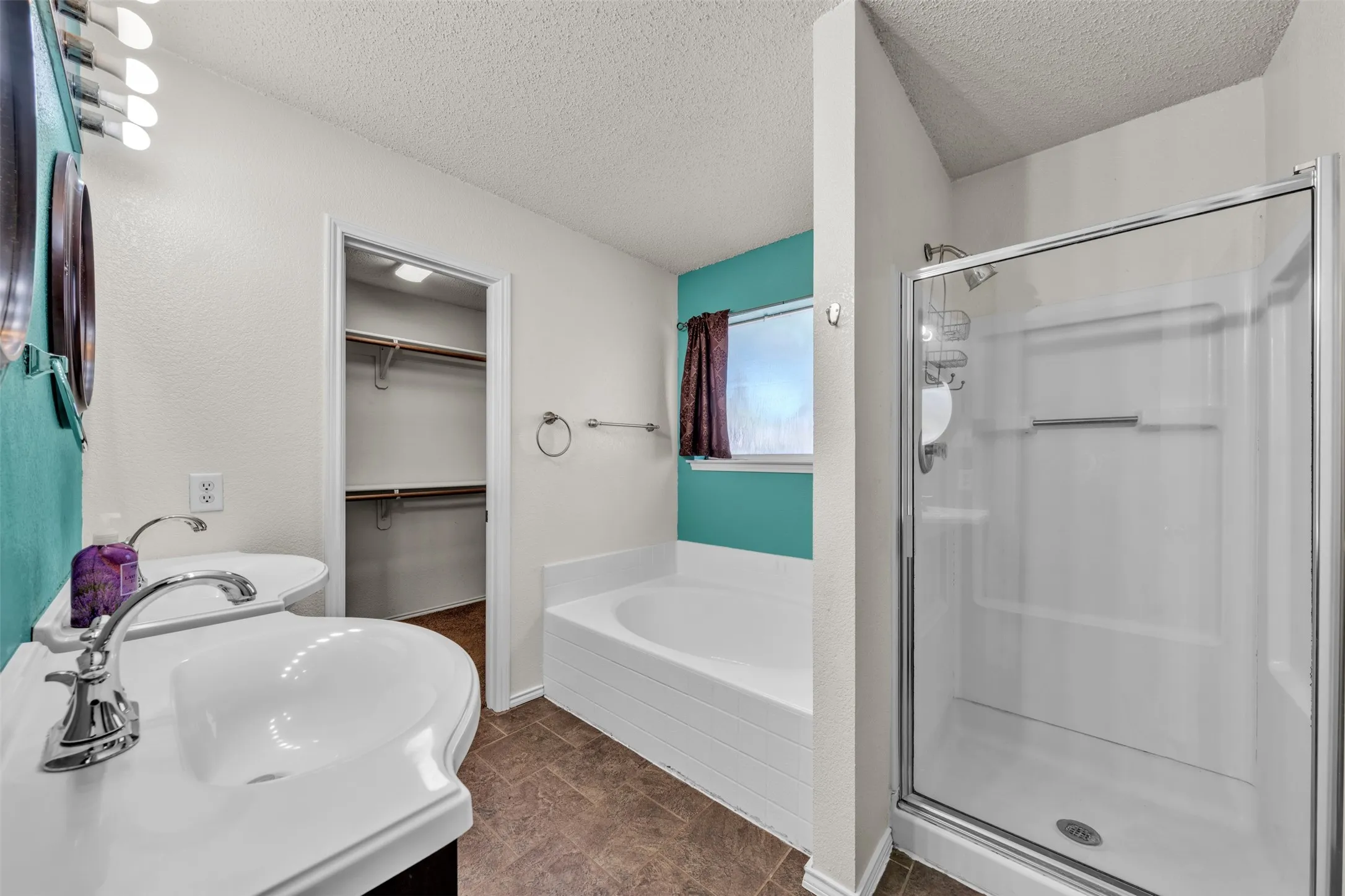 Single Family Residence For Sale in Johnson County , 1017 Aaron Drive, Burleson, Texas 76028, 4 Bedroom, 2 Bathroom, 2 Garage spaces, 1,964 Sqft, built in 2003, mls#21347762, Real Estate Agent in Burleson, Homes For Sale in Johnson county, Homes For Sale in Burleson, Realtor in Burleson Texas, Real Estate Brokerage Independent Realty Texas, Luminita Cordes Realtor