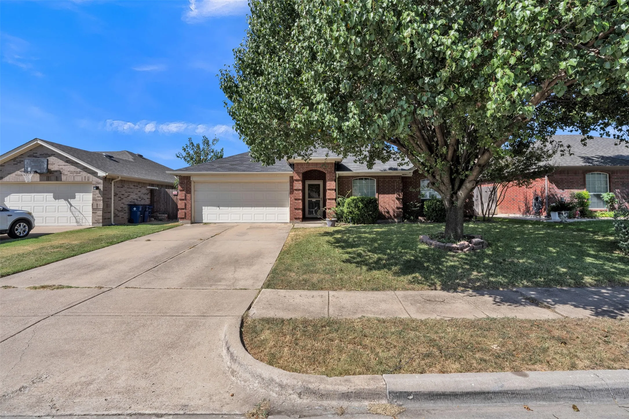 Single Family Residence For Sale in Johnson County , 1017 Aaron Drive, Burleson, Texas 76028, 4 Bedroom, 2 Bathroom, 2 Garage spaces, 1,964 Sqft, built in 2003, mls#21347762, Real Estate Agent in Burleson, Homes For Sale in Johnson county, Homes For Sale in Burleson, Realtor in Burleson Texas, Real Estate Brokerage Independent Realty Texas, Luminita Cordes Realtor