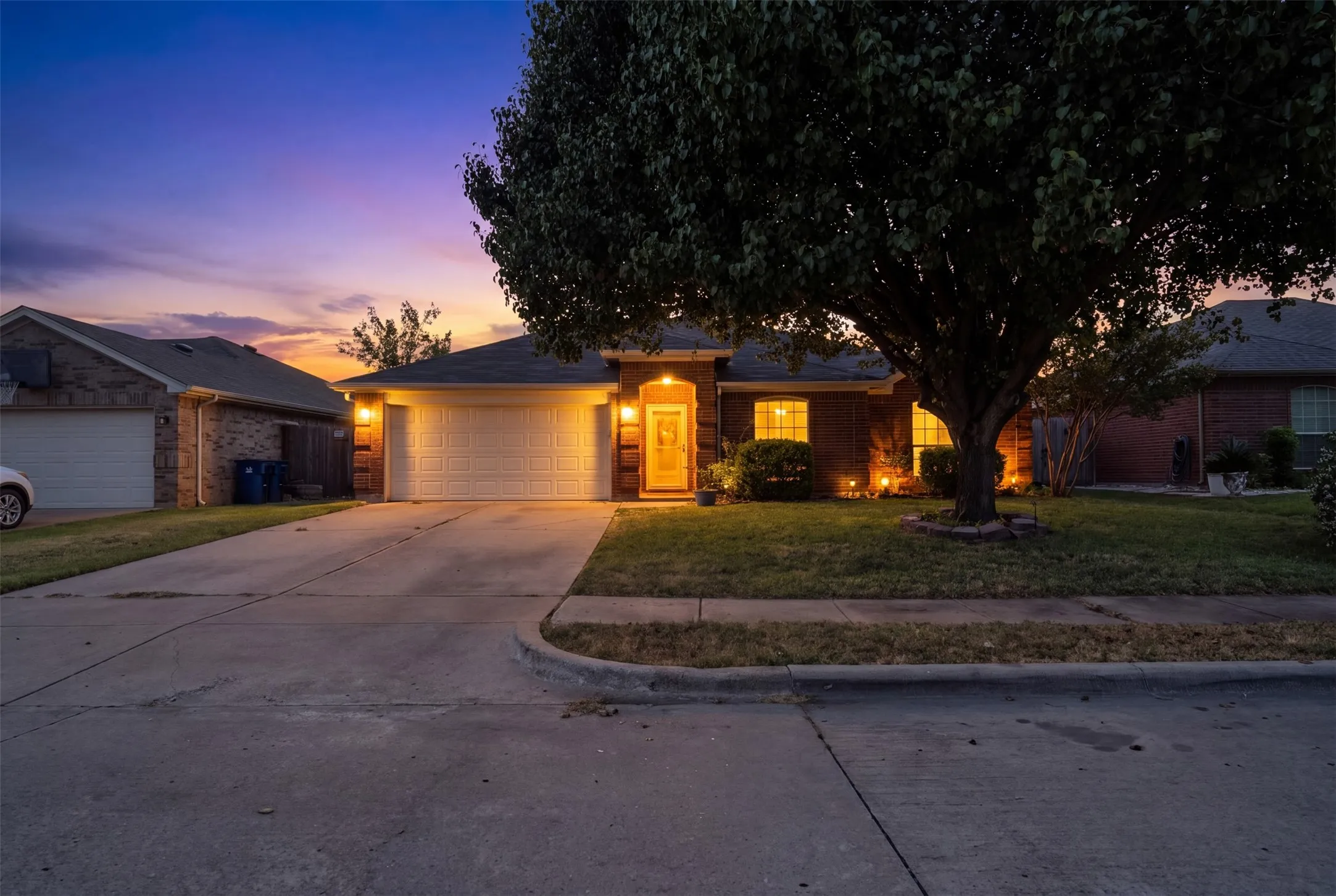 Single Family Residence For Sale in Johnson County , 1017 Aaron Drive, Burleson, Texas 76028, 4 Bedroom, 2 Bathroom, 2 Garage spaces, 1,964 Sqft, built in 2003, mls#21347762, Real Estate Agent in Burleson, Homes For Sale in Johnson county, Homes For Sale in Burleson, Realtor in Burleson Texas, Real Estate Brokerage Independent Realty Texas, Luminita Cordes Realtor