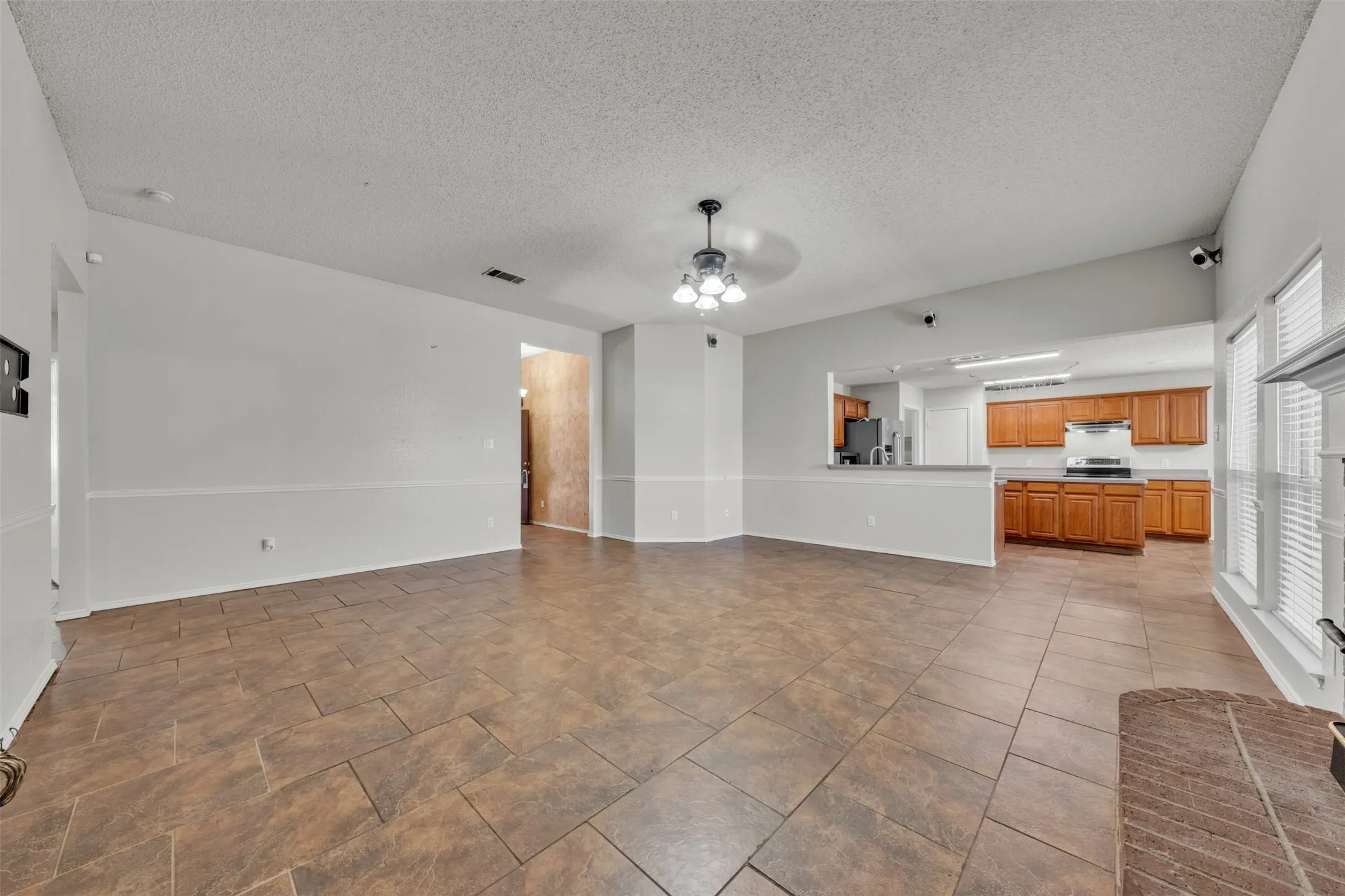 Single Family Residence For Sale in Johnson County , 1017 Aaron Drive, Burleson, Texas 76028, 4 Bedroom, 2 Bathroom, 2 Garage spaces, 1,964 Sqft, built in 2003, mls#21347762, Real Estate Agent in Burleson, Homes For Sale in Johnson county, Homes For Sale in Burleson, Realtor in Burleson Texas, Real Estate Brokerage Independent Realty Texas, Luminita Cordes Realtor