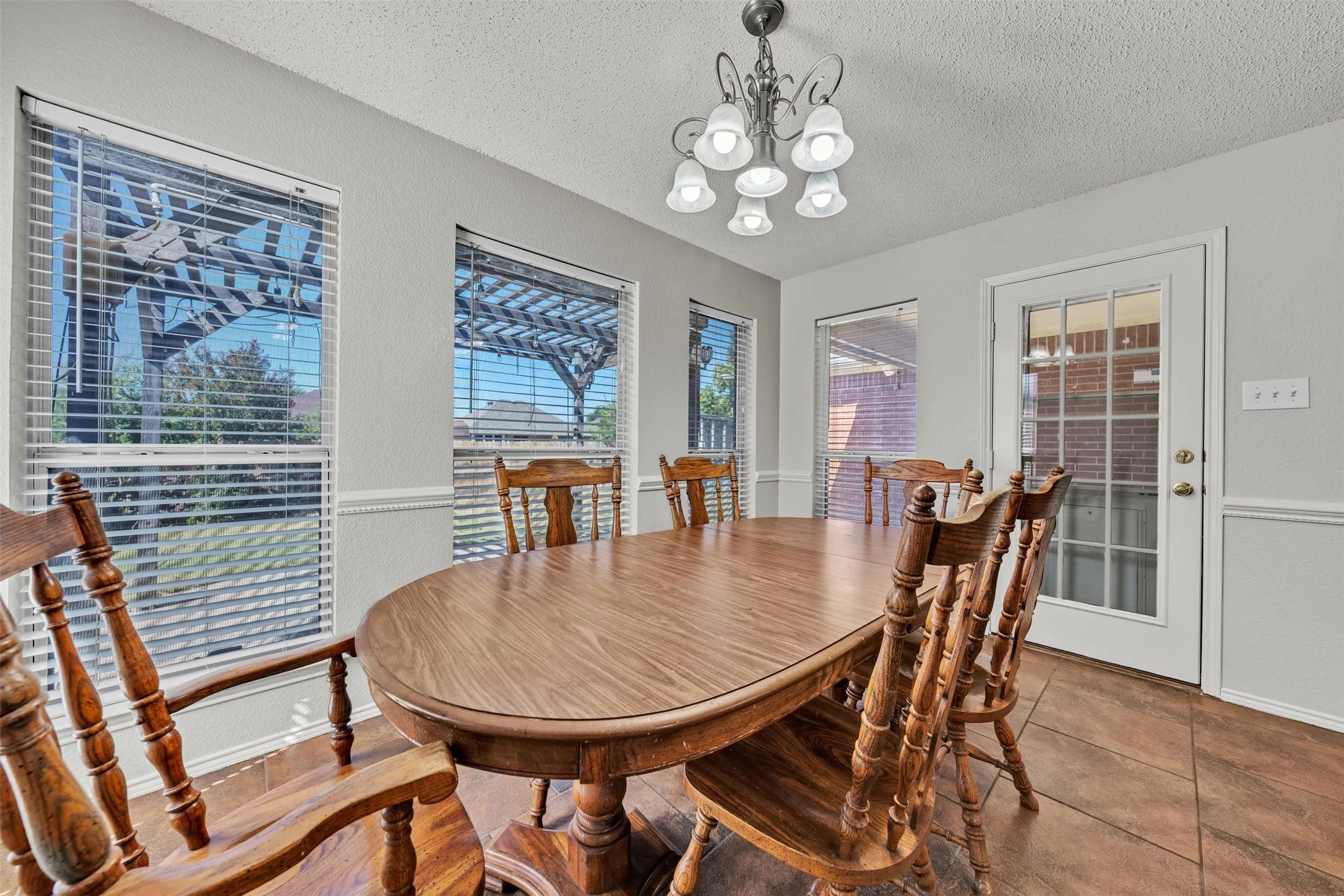 Single Family Residence For Sale in Johnson County , 1017 Aaron Drive, Burleson, Texas 76028, 4 Bedroom, 2 Bathroom, 2 Garage spaces, 1,964 Sqft, built in 2003, mls#21347762, Real Estate Agent in Burleson, Homes For Sale in Johnson county, Homes For Sale in Burleson, Realtor in Burleson Texas, Real Estate Brokerage Independent Realty Texas, Luminita Cordes Realtor