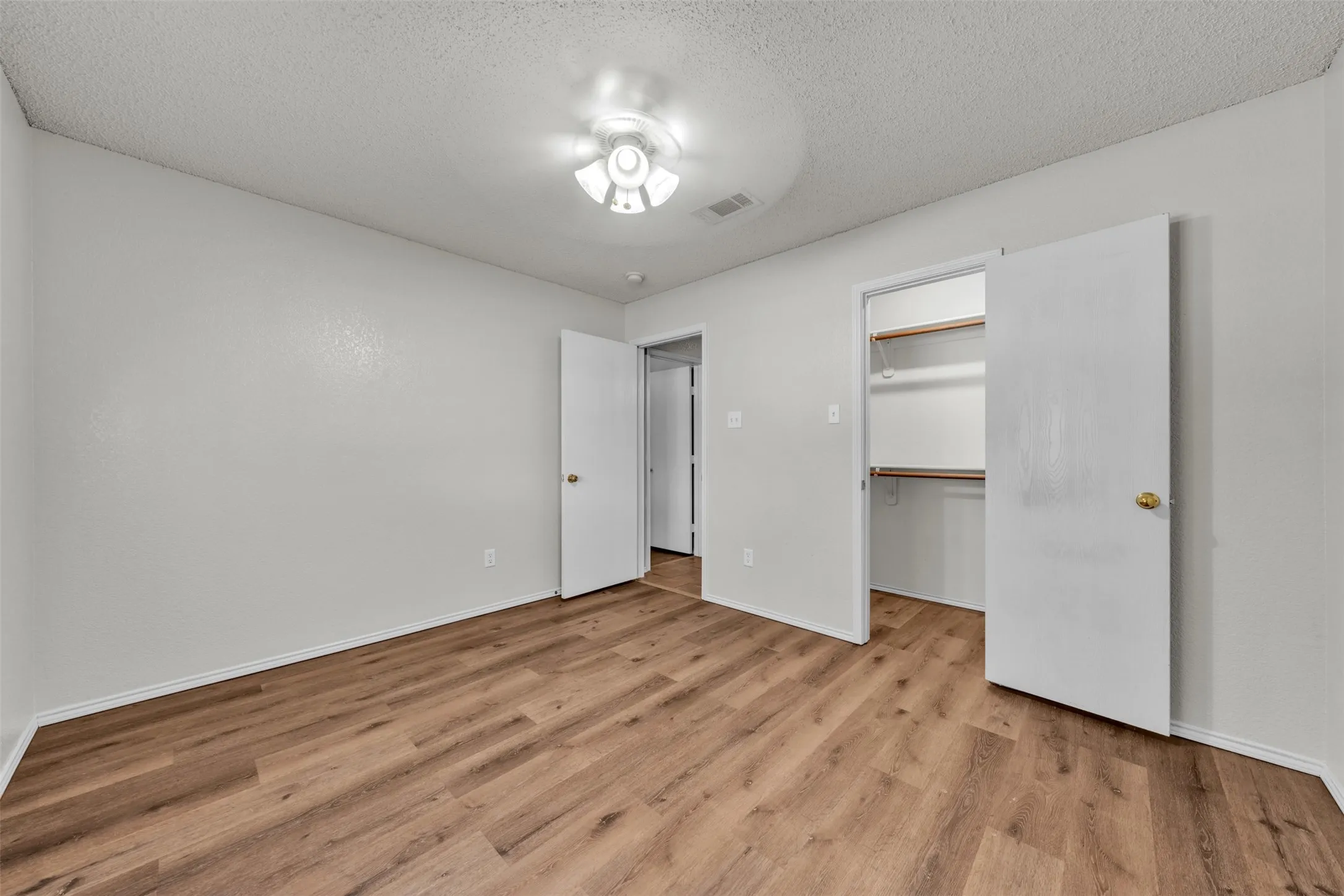 Single Family Residence For Sale in Johnson County , 1017 Aaron Drive, Burleson, Texas 76028, 4 Bedroom, 2 Bathroom, 2 Garage spaces, 1,964 Sqft, built in 2003, mls#21347762, Real Estate Agent in Burleson, Homes For Sale in Johnson county, Homes For Sale in Burleson, Realtor in Burleson Texas, Real Estate Brokerage Independent Realty Texas, Luminita Cordes Realtor