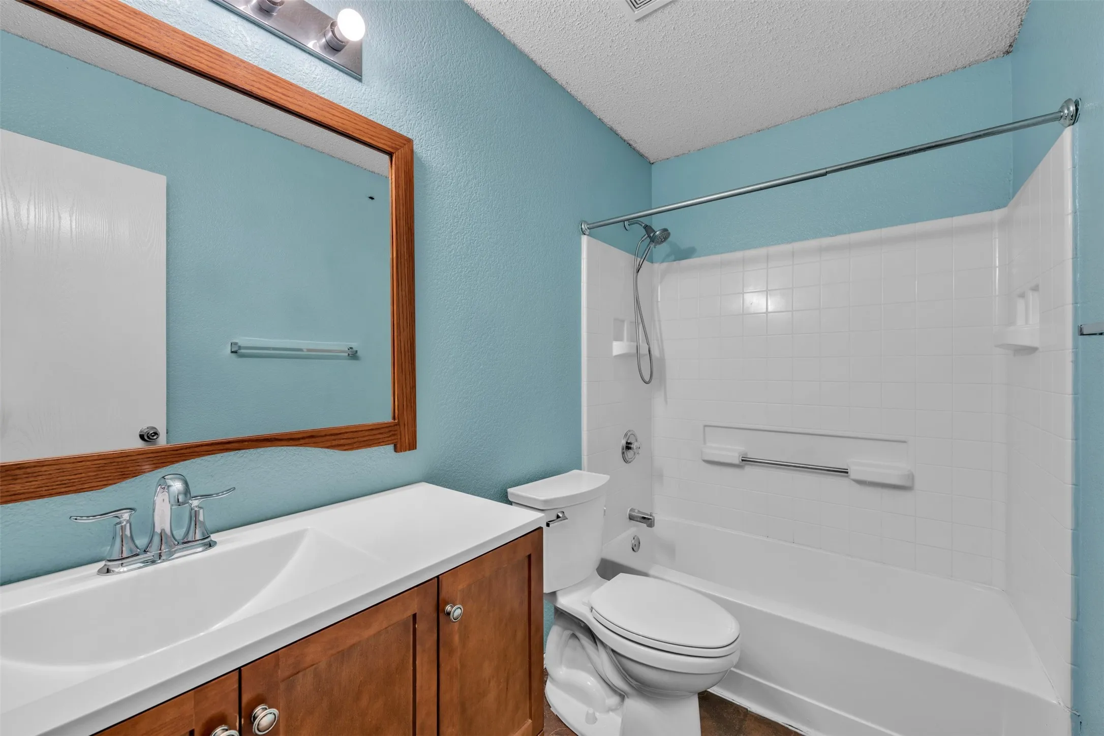 Single Family Residence For Sale in Johnson County , 1017 Aaron Drive, Burleson, Texas 76028, 4 Bedroom, 2 Bathroom, 2 Garage spaces, 1,964 Sqft, built in 2003, mls#21347762, Real Estate Agent in Burleson, Homes For Sale in Johnson county, Homes For Sale in Burleson, Realtor in Burleson Texas, Real Estate Brokerage Independent Realty Texas, Luminita Cordes Realtor