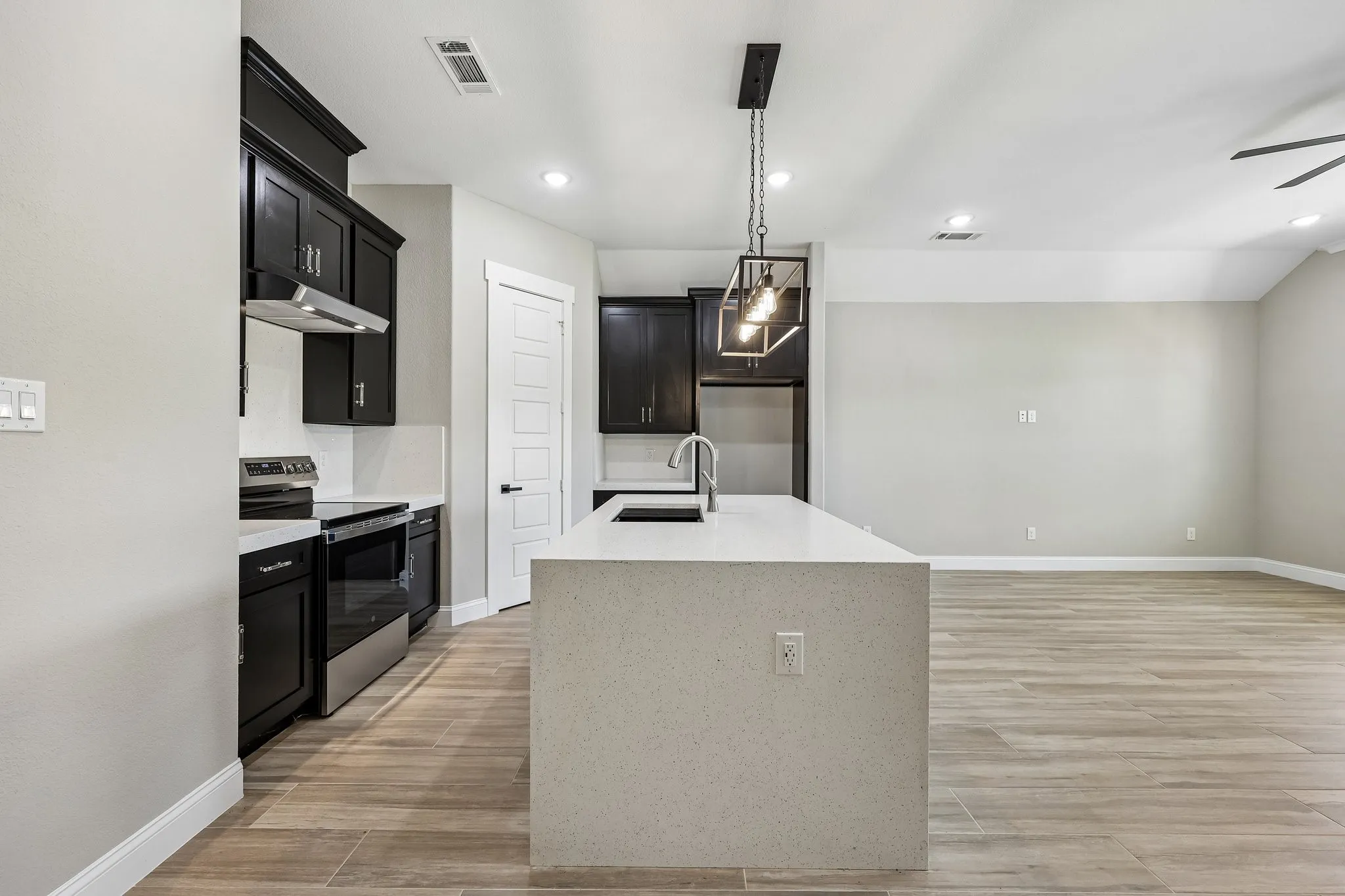 Single Family Residence For Sale in Van Zandt County , 592 VZ County Road 2430, Mabank, Texas 75147, 4 Bedroom, 2 Bathroom, 2 Garage spaces, 1,910 Sqft, built in 2025, mls#21351400, Real Estate Agent in Mabank, Homes For Sale in Van Zandt county, Homes For Sale in Mabank, Realtor in Mabank Texas, Real Estate Brokerage Independent Realty Texas, Luminita Cordes Realtor