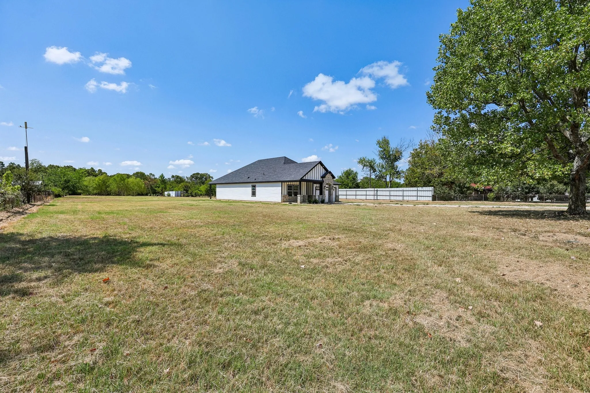 Single Family Residence For Sale in Van Zandt County , 592 VZ County Road 2430, Mabank, Texas 75147, 4 Bedroom, 2 Bathroom, 2 Garage spaces, 1,910 Sqft, built in 2025, mls#21351400, Real Estate Agent in Mabank, Homes For Sale in Van Zandt county, Homes For Sale in Mabank, Realtor in Mabank Texas, Real Estate Brokerage Independent Realty Texas, Luminita Cordes Realtor