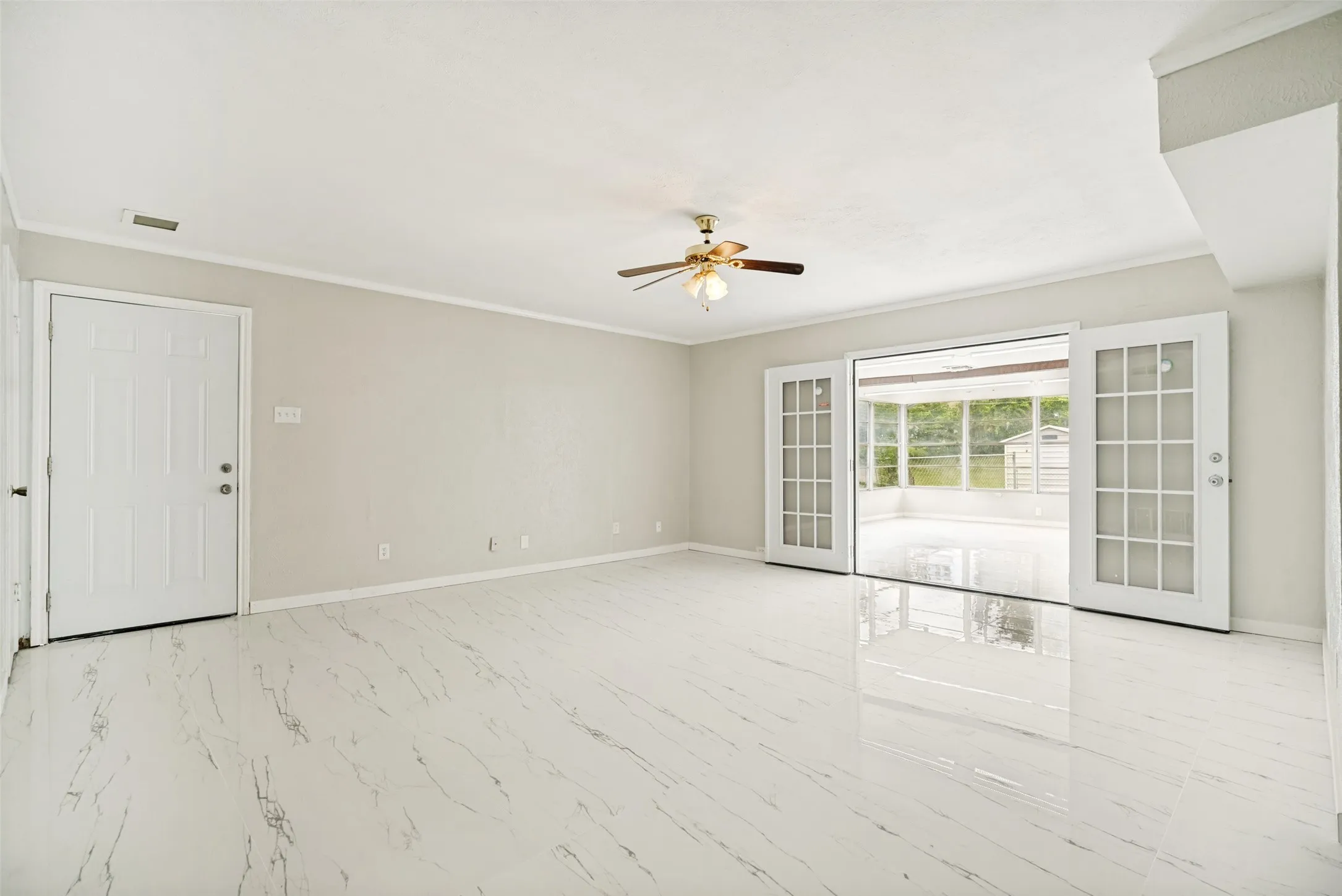 Townhouse For Rent in Tarrant County , 8805 N Normandale Street, Fort Worth, Texas 76116, 3 Bedroom, 2 Bathroom, Garage spaces, 1,474 Sqft, built in 1973, mls#21351408, Real Estate Agent in Fort Worth, Homes For Rent in Tarrant county, Homes For Rent in Fort Worth, Realtor in Fort Worth Texas, Real Estate Brokerage Independent Realty Texas, Luminita Cordes Realtor