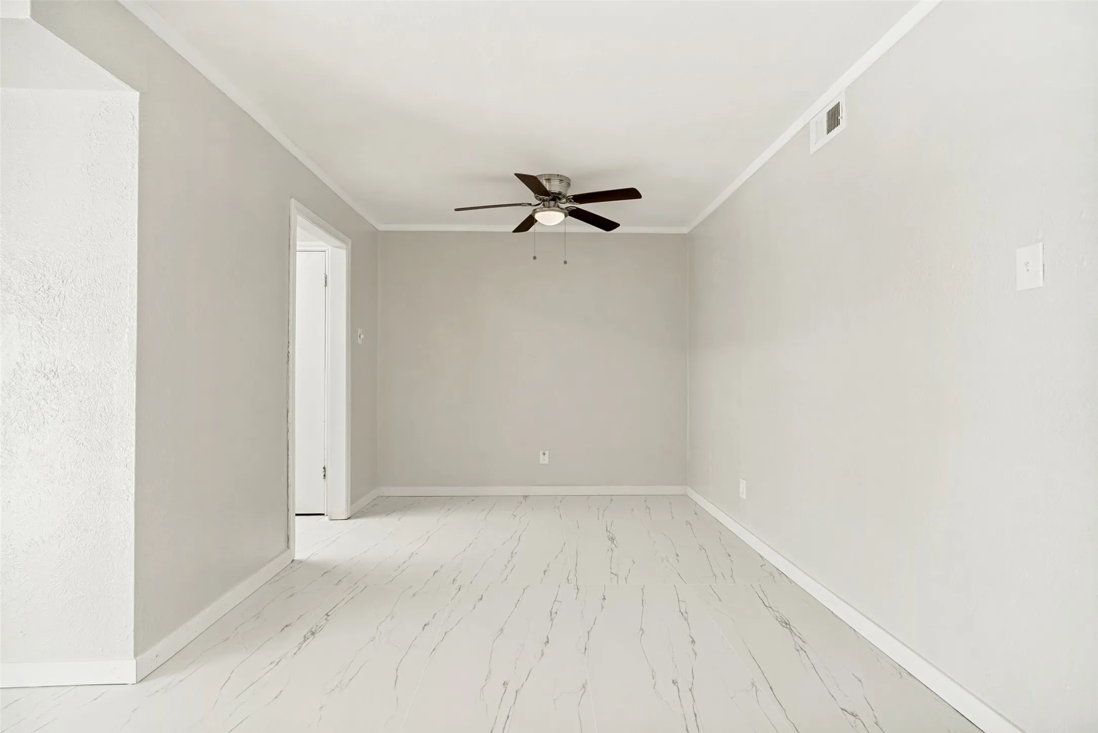 Townhouse For Rent in Tarrant County , 8805 N Normandale Street, Fort Worth, Texas 76116, 3 Bedroom, 2 Bathroom, Garage spaces, 1,474 Sqft, built in 1973, mls#21351408, Real Estate Agent in Fort Worth, Homes For Rent in Tarrant county, Homes For Rent in Fort Worth, Realtor in Fort Worth Texas, Real Estate Brokerage Independent Realty Texas, Luminita Cordes Realtor