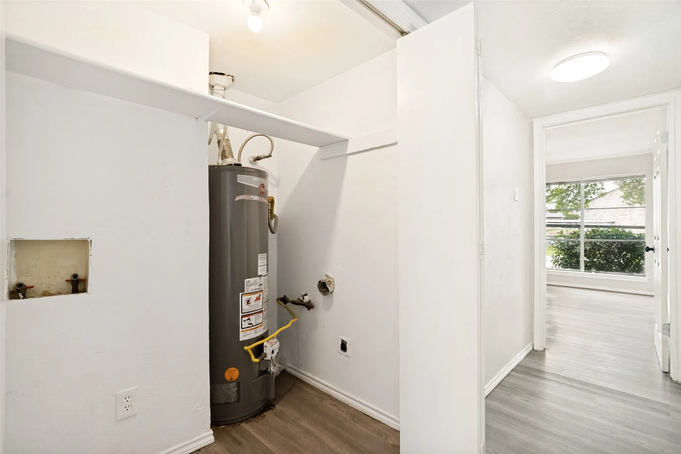 Townhouse For Rent in Tarrant County , 8805 N Normandale Street, Fort Worth, Texas 76116, 3 Bedroom, 2 Bathroom, Garage spaces, 1,474 Sqft, built in 1973, mls#21351408, Real Estate Agent in Fort Worth, Homes For Rent in Tarrant county, Homes For Rent in Fort Worth, Realtor in Fort Worth Texas, Real Estate Brokerage Independent Realty Texas, Luminita Cordes Realtor