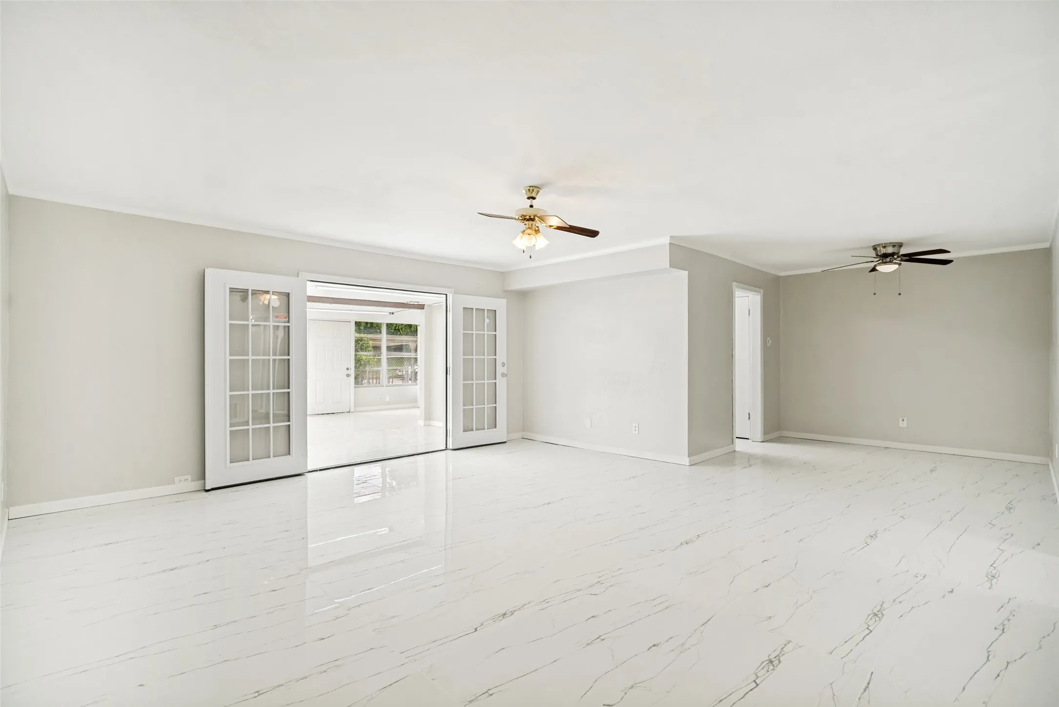 Townhouse For Rent in Tarrant County , 8805 N Normandale Street, Fort Worth, Texas 76116, 3 Bedroom, 2 Bathroom, Garage spaces, 1,474 Sqft, built in 1973, mls#21351408, Real Estate Agent in Fort Worth, Homes For Rent in Tarrant county, Homes For Rent in Fort Worth, Realtor in Fort Worth Texas, Real Estate Brokerage Independent Realty Texas, Luminita Cordes Realtor