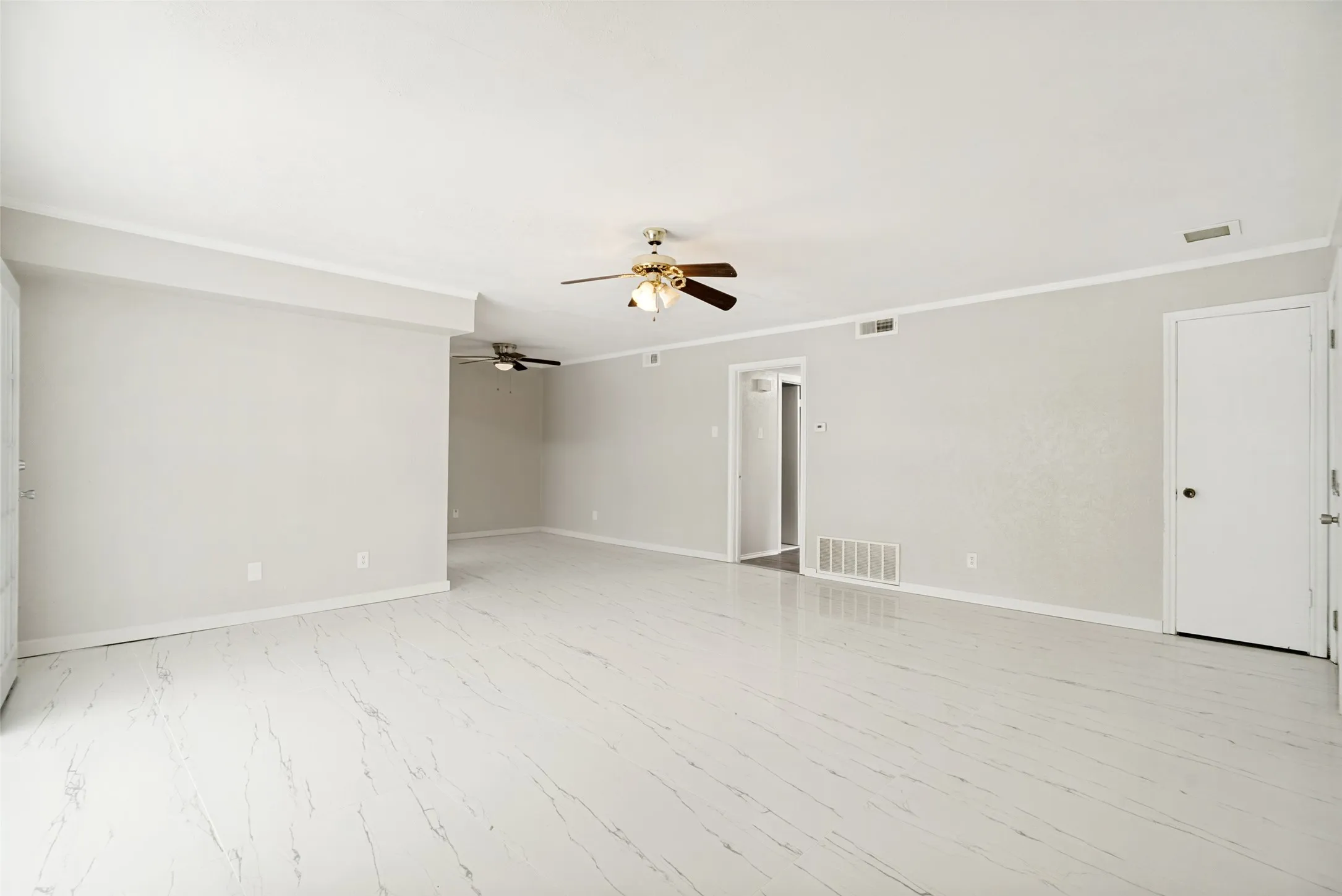 Townhouse For Rent in Tarrant County , 8805 N Normandale Street, Fort Worth, Texas 76116, 3 Bedroom, 2 Bathroom, Garage spaces, 1,474 Sqft, built in 1973, mls#21351408, Real Estate Agent in Fort Worth, Homes For Rent in Tarrant county, Homes For Rent in Fort Worth, Realtor in Fort Worth Texas, Real Estate Brokerage Independent Realty Texas, Luminita Cordes Realtor