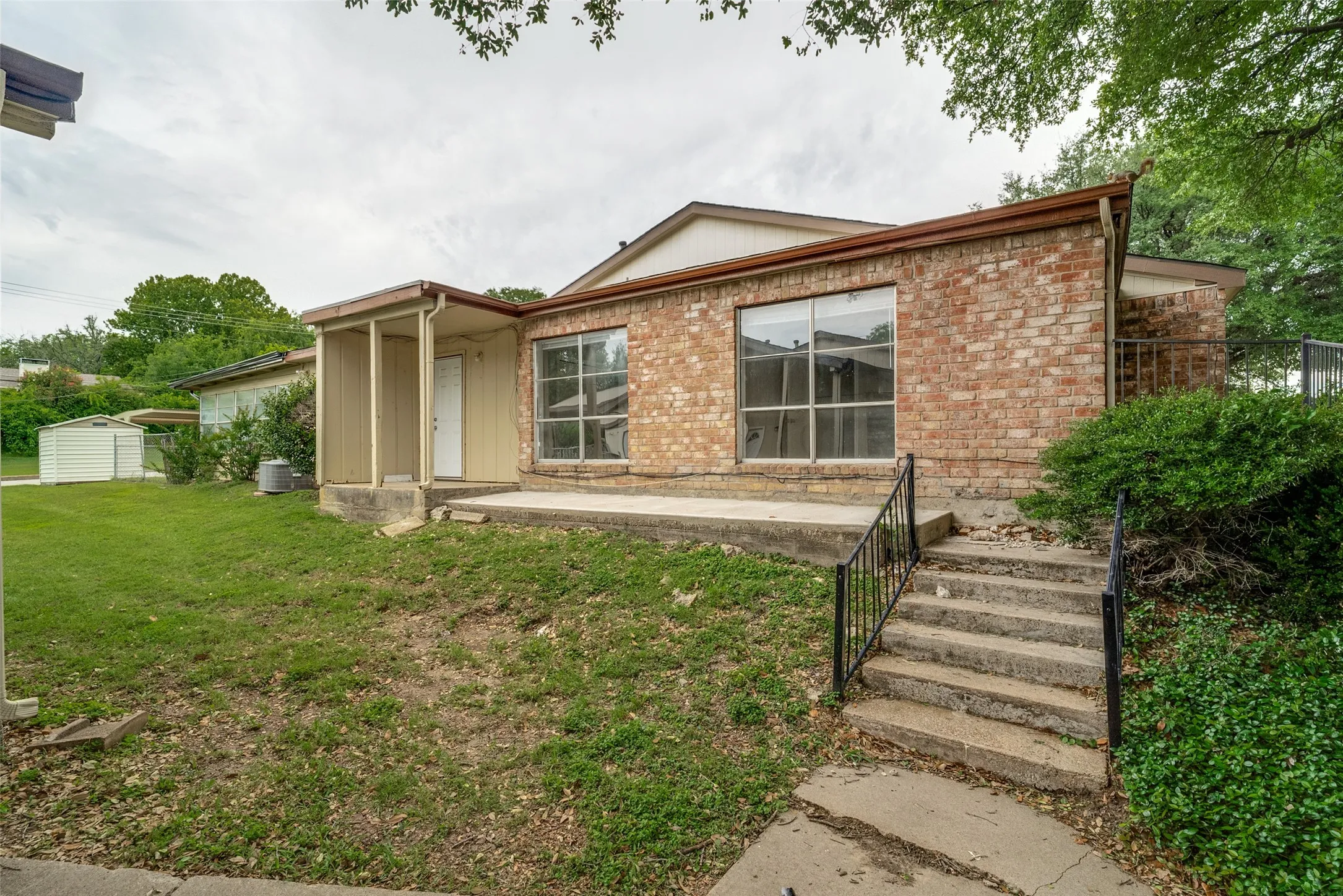 Townhouse For Rent in Tarrant County , 8805 N Normandale Street, Fort Worth, Texas 76116, 3 Bedroom, 2 Bathroom, Garage spaces, 1,474 Sqft, built in 1973, mls#21351408, Real Estate Agent in Fort Worth, Homes For Rent in Tarrant county, Homes For Rent in Fort Worth, Realtor in Fort Worth Texas, Real Estate Brokerage Independent Realty Texas, Luminita Cordes Realtor