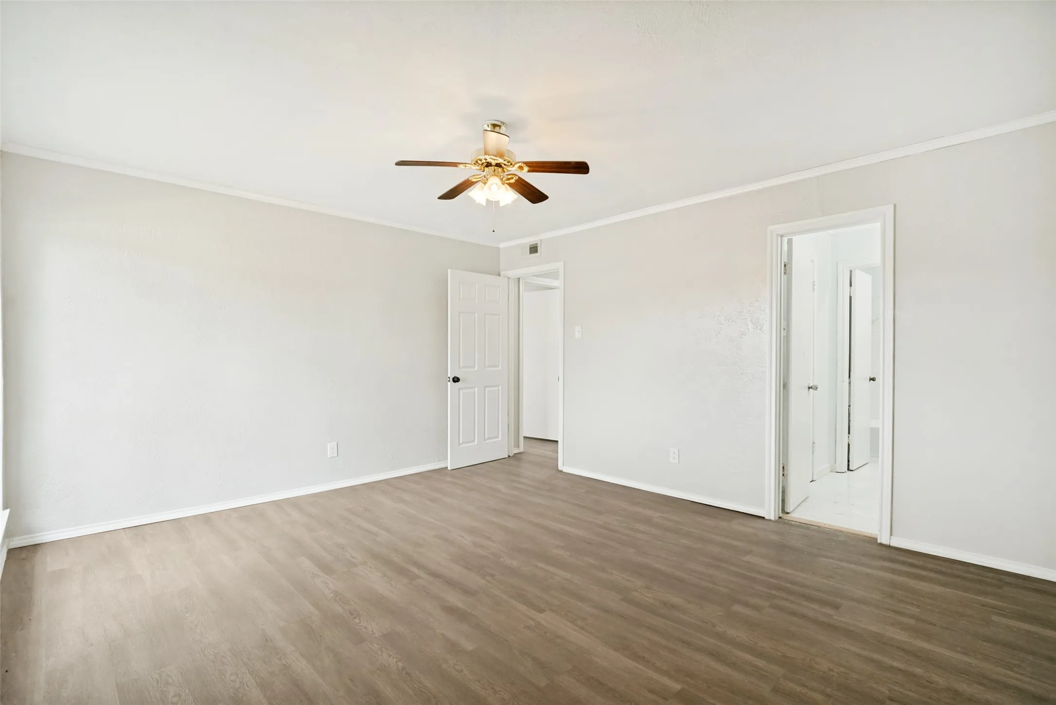 Townhouse For Rent in Tarrant County , 8805 N Normandale Street, Fort Worth, Texas 76116, 3 Bedroom, 2 Bathroom, Garage spaces, 1,474 Sqft, built in 1973, mls#21351408, Real Estate Agent in Fort Worth, Homes For Rent in Tarrant county, Homes For Rent in Fort Worth, Realtor in Fort Worth Texas, Real Estate Brokerage Independent Realty Texas, Luminita Cordes Realtor