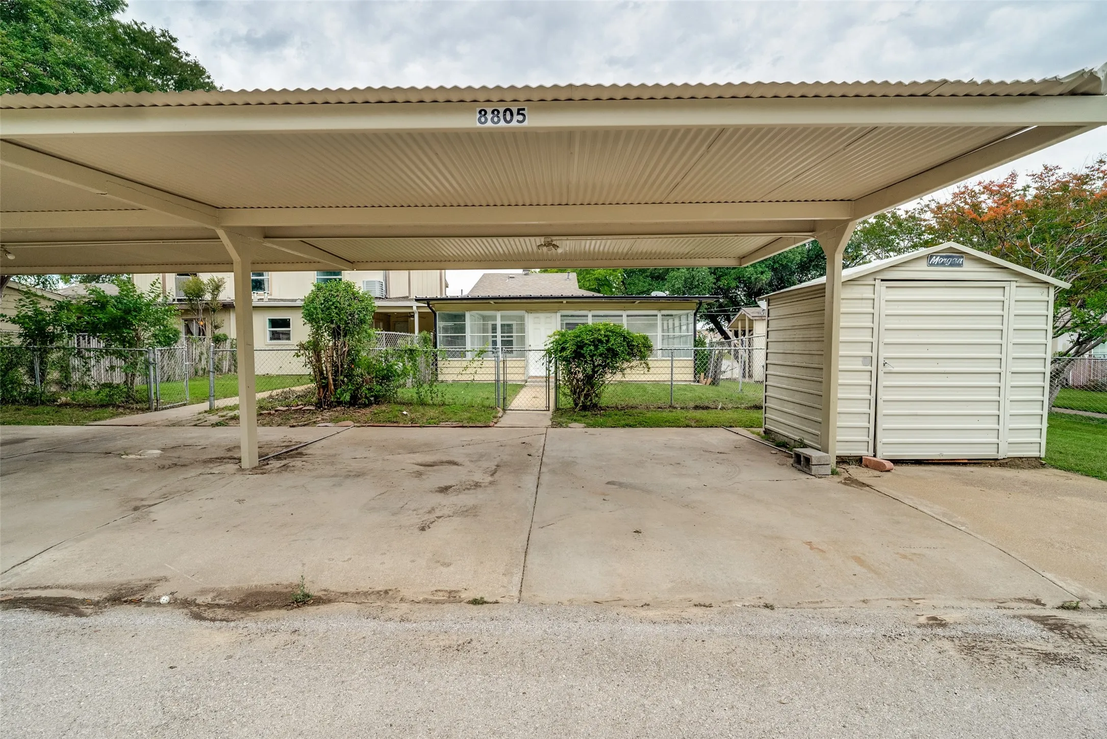 Townhouse For Rent in Tarrant County , 8805 N Normandale Street, Fort Worth, Texas 76116, 3 Bedroom, 2 Bathroom, Garage spaces, 1,474 Sqft, built in 1973, mls#21351408, Real Estate Agent in Fort Worth, Homes For Rent in Tarrant county, Homes For Rent in Fort Worth, Realtor in Fort Worth Texas, Real Estate Brokerage Independent Realty Texas, Luminita Cordes Realtor