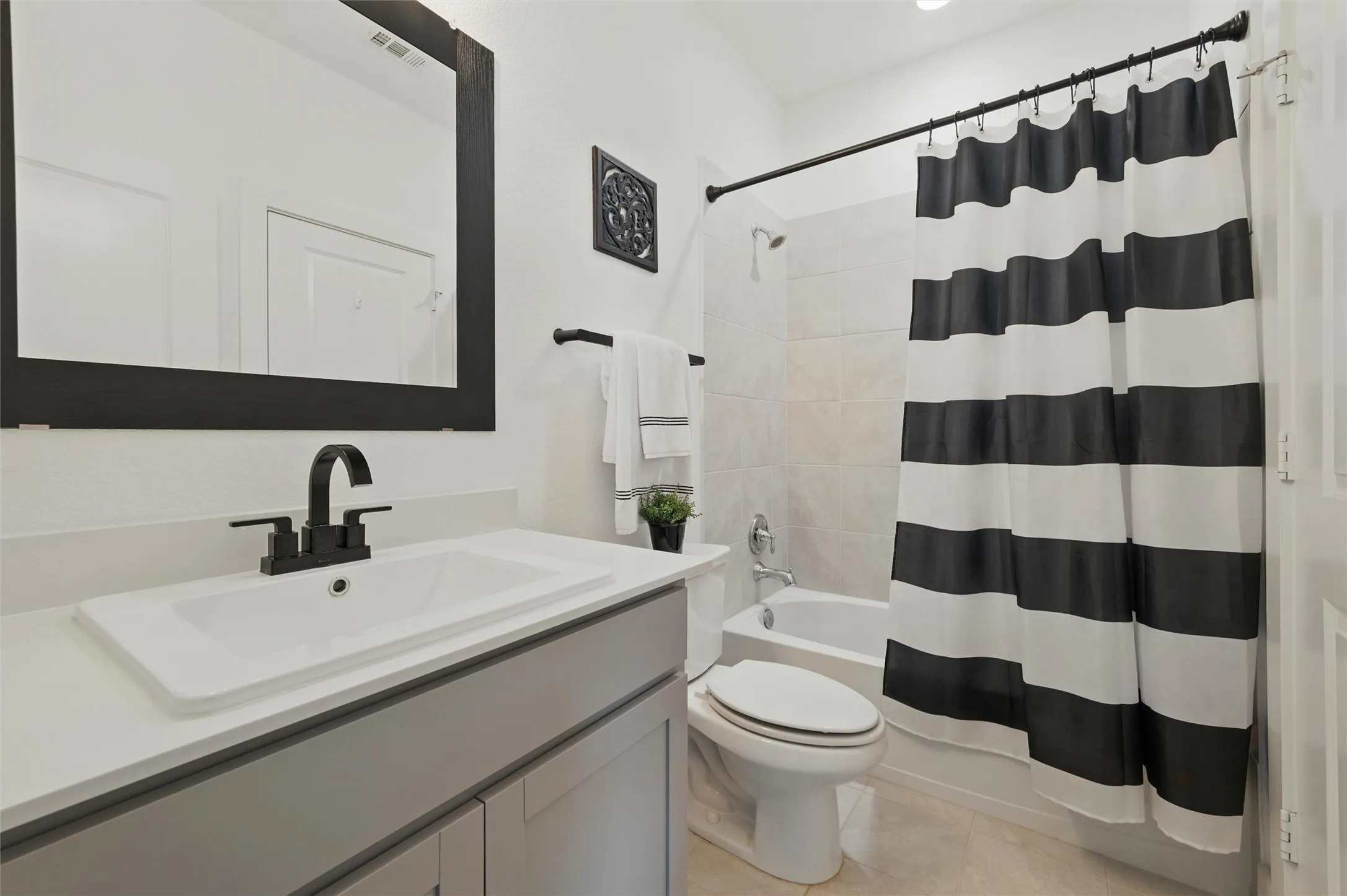 Single Family Residence For Rent in Collin County , 1078 Maverick Drive, Allen, Texas 75013, 3 Bedroom, 3 Bathroom, 2 Garage spaces, 2,000 Sqft, built in 2019, mls#21350762, Real Estate Agent in Allen, Homes For Rent in Collin county, Homes For Rent in Allen, Realtor in Allen Texas, Real Estate Brokerage Independent Realty Texas, Luminita Cordes Realtor