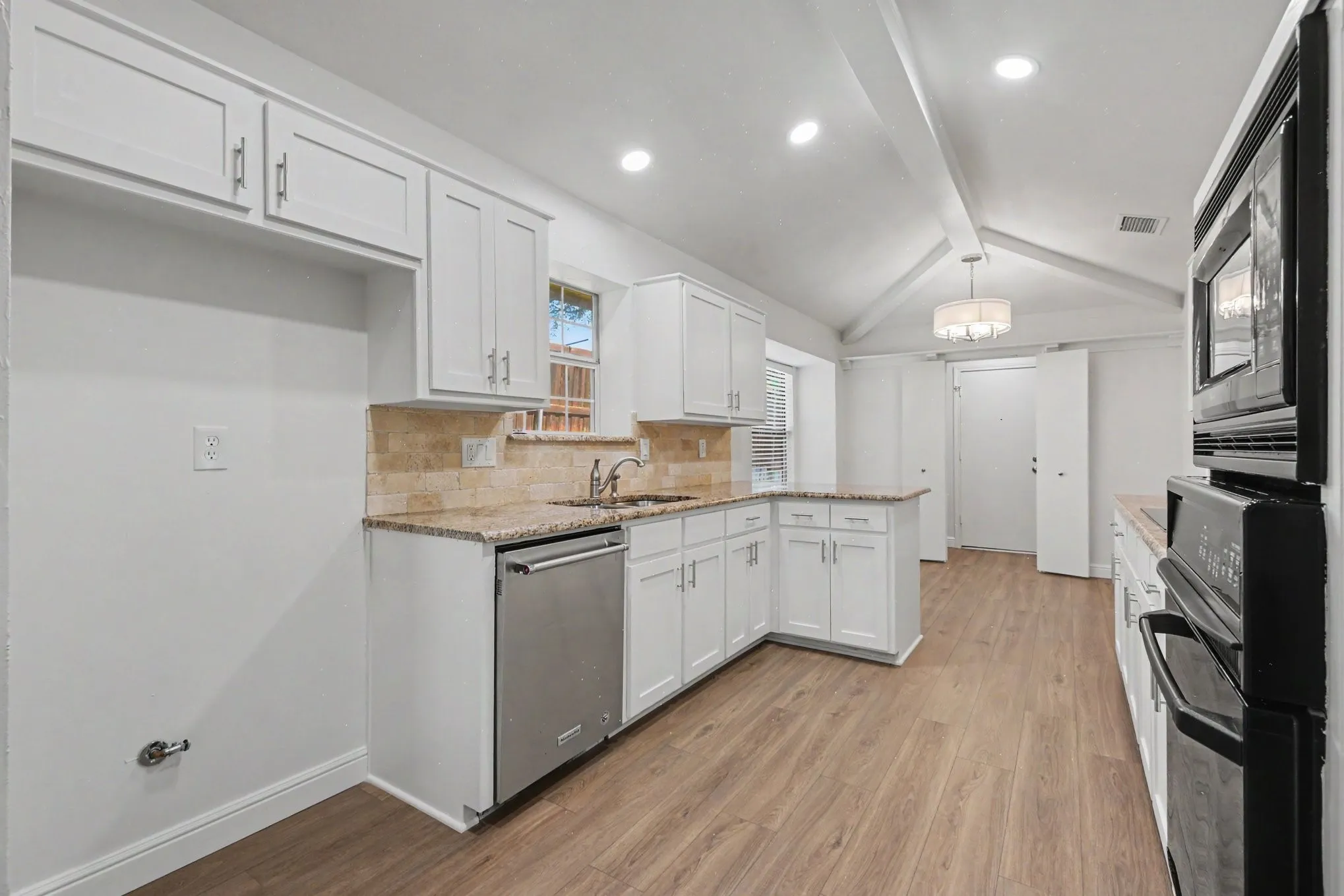 Single Family Residence For Sale in Collin County , 4425 Avonshire Lane, Plano, Texas 75093, 3 Bedroom, 2 Bathroom, 2 Garage spaces, 1,842 Sqft, built in 1983, mls#21351416, Real Estate Agent in Plano, Homes For Sale in Collin county, Homes For Sale in Plano, Realtor in Plano Texas, Real Estate Brokerage Independent Realty Texas, Luminita Cordes Realtor