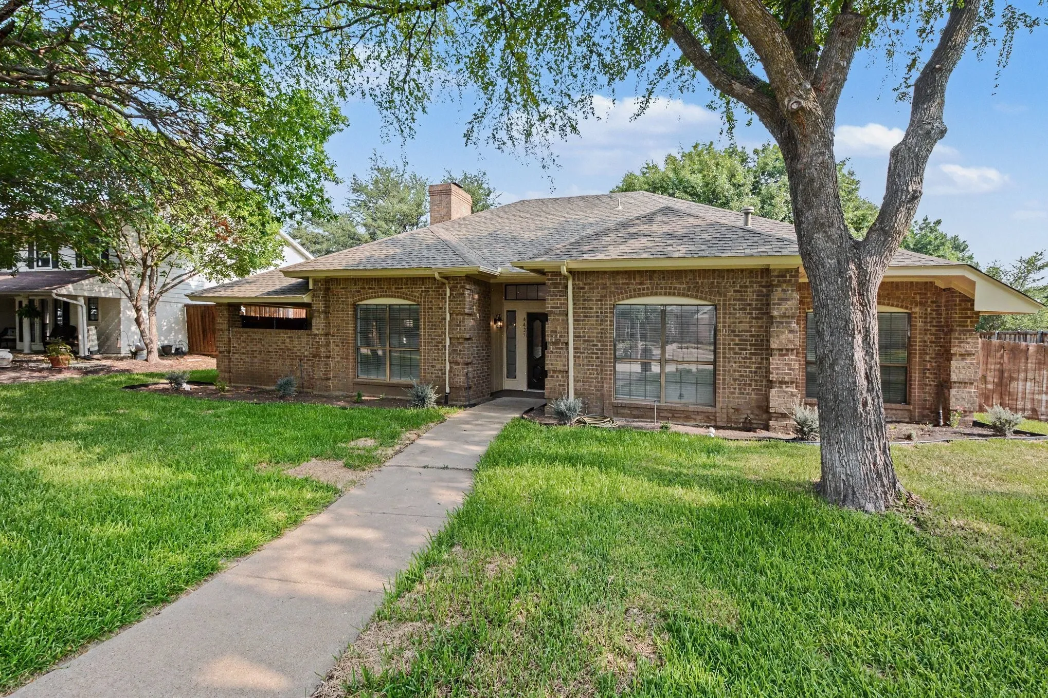 Single Family Residence For Sale in Collin County , 4425 Avonshire Lane, Plano, Texas 75093, 3 Bedroom, 2 Bathroom, 2 Garage spaces, 1,842 Sqft, built in 1983, mls#21351416, Real Estate Agent in Plano, Homes For Sale in Collin county, Homes For Sale in Plano, Realtor in Plano Texas, Real Estate Brokerage Independent Realty Texas, Luminita Cordes Realtor
