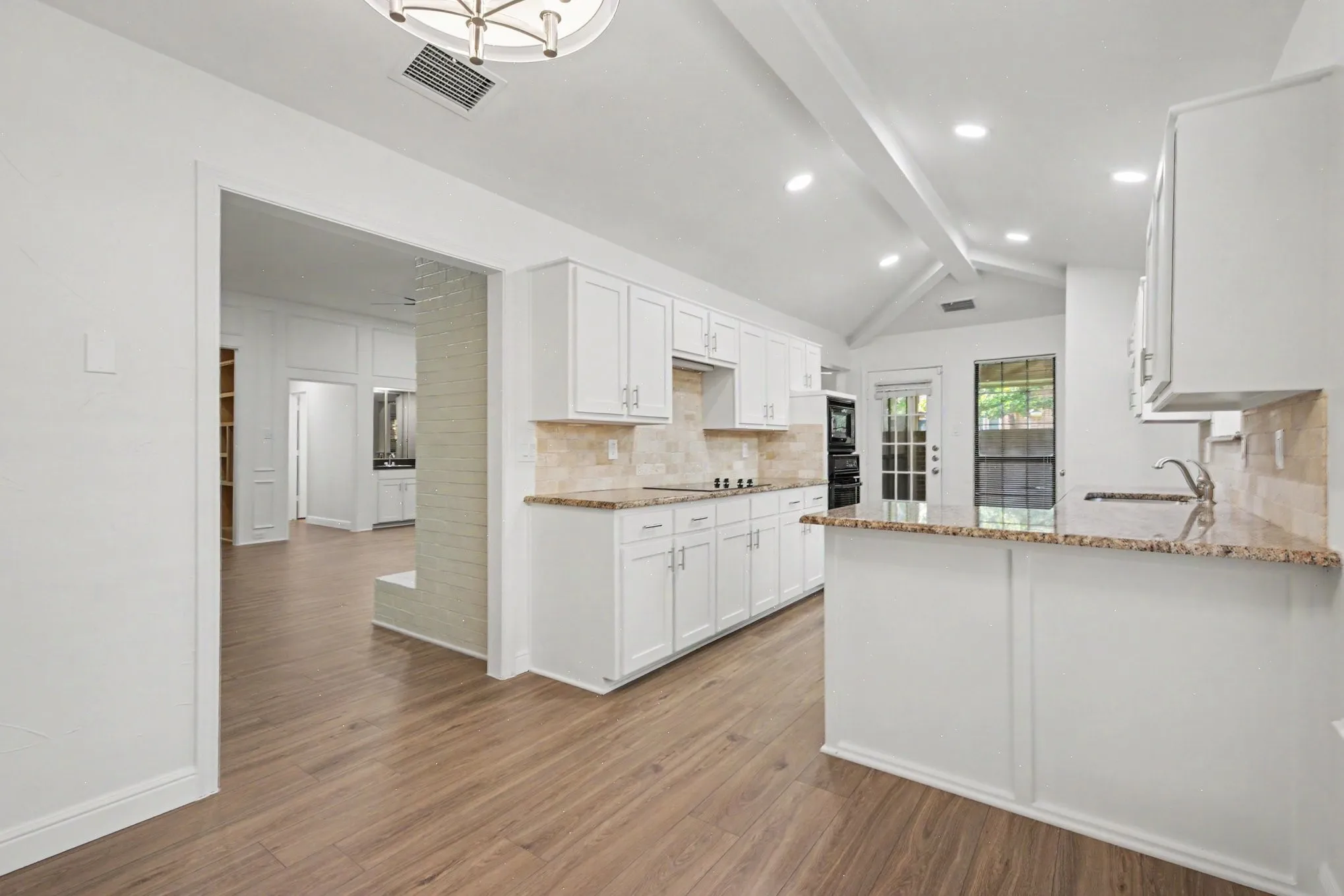 Single Family Residence For Sale in Collin County , 4425 Avonshire Lane, Plano, Texas 75093, 3 Bedroom, 2 Bathroom, 2 Garage spaces, 1,842 Sqft, built in 1983, mls#21351416, Real Estate Agent in Plano, Homes For Sale in Collin county, Homes For Sale in Plano, Realtor in Plano Texas, Real Estate Brokerage Independent Realty Texas, Luminita Cordes Realtor