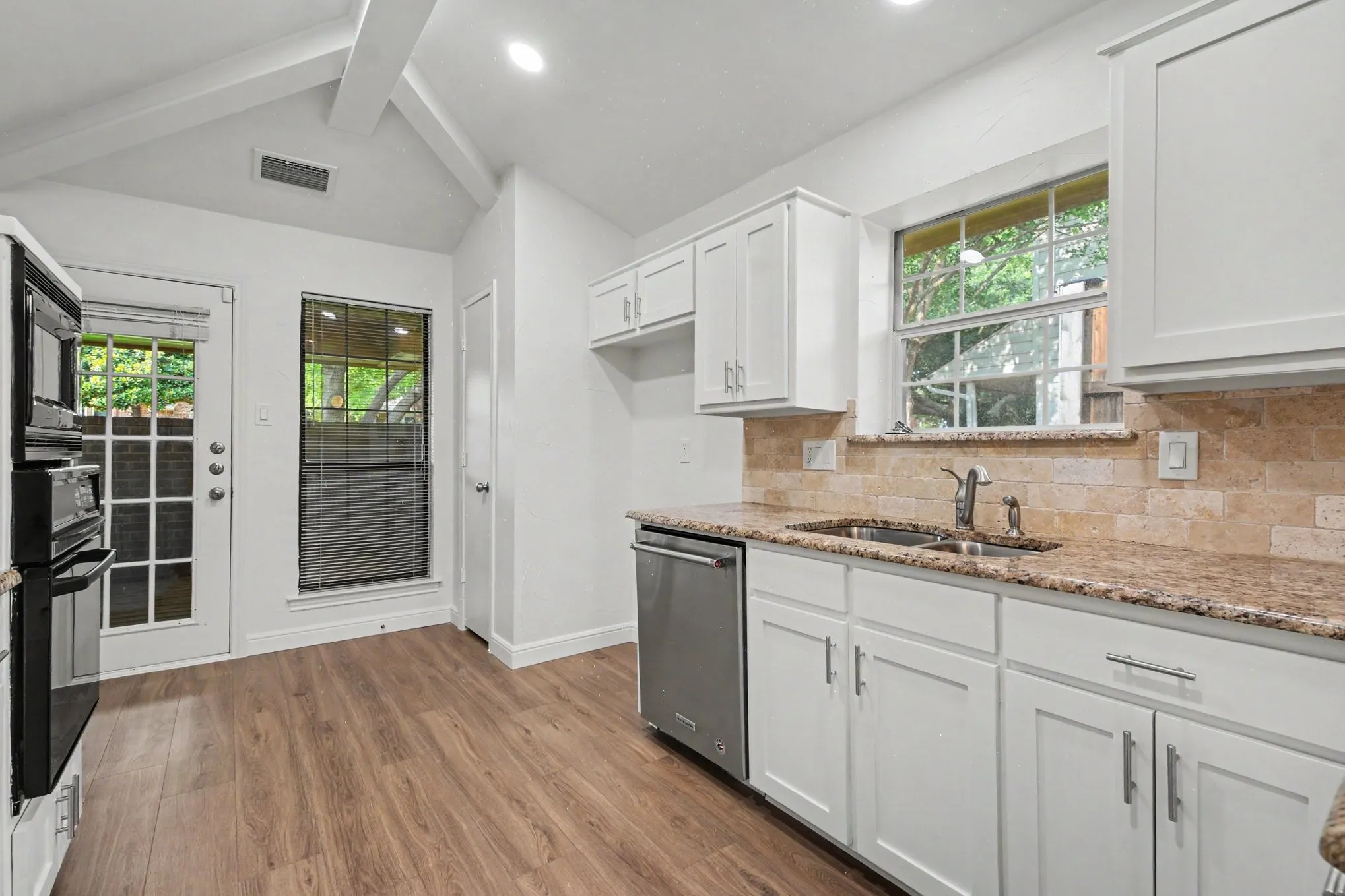 Single Family Residence For Sale in Collin County , 4425 Avonshire Lane, Plano, Texas 75093, 3 Bedroom, 2 Bathroom, 2 Garage spaces, 1,842 Sqft, built in 1983, mls#21351416, Real Estate Agent in Plano, Homes For Sale in Collin county, Homes For Sale in Plano, Realtor in Plano Texas, Real Estate Brokerage Independent Realty Texas, Luminita Cordes Realtor