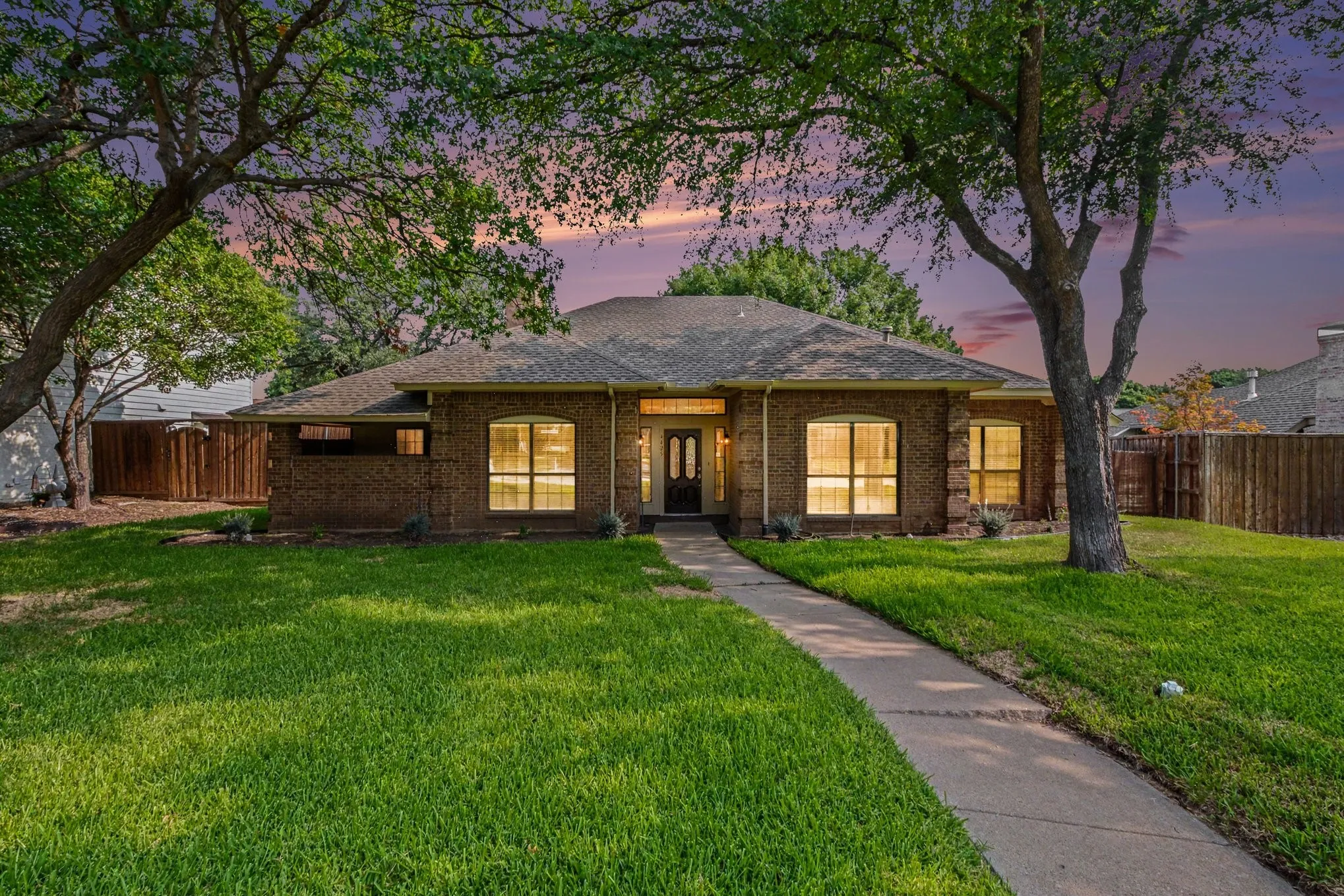 Single Family Residence For Sale in Collin County , 4425 Avonshire Lane, Plano, Texas 75093, 3 Bedroom, 2 Bathroom, 2 Garage spaces, 1,842 Sqft, built in 1983, mls#21351416, Real Estate Agent in Plano, Homes For Sale in Collin county, Homes For Sale in Plano, Realtor in Plano Texas, Real Estate Brokerage Independent Realty Texas, Luminita Cordes Realtor