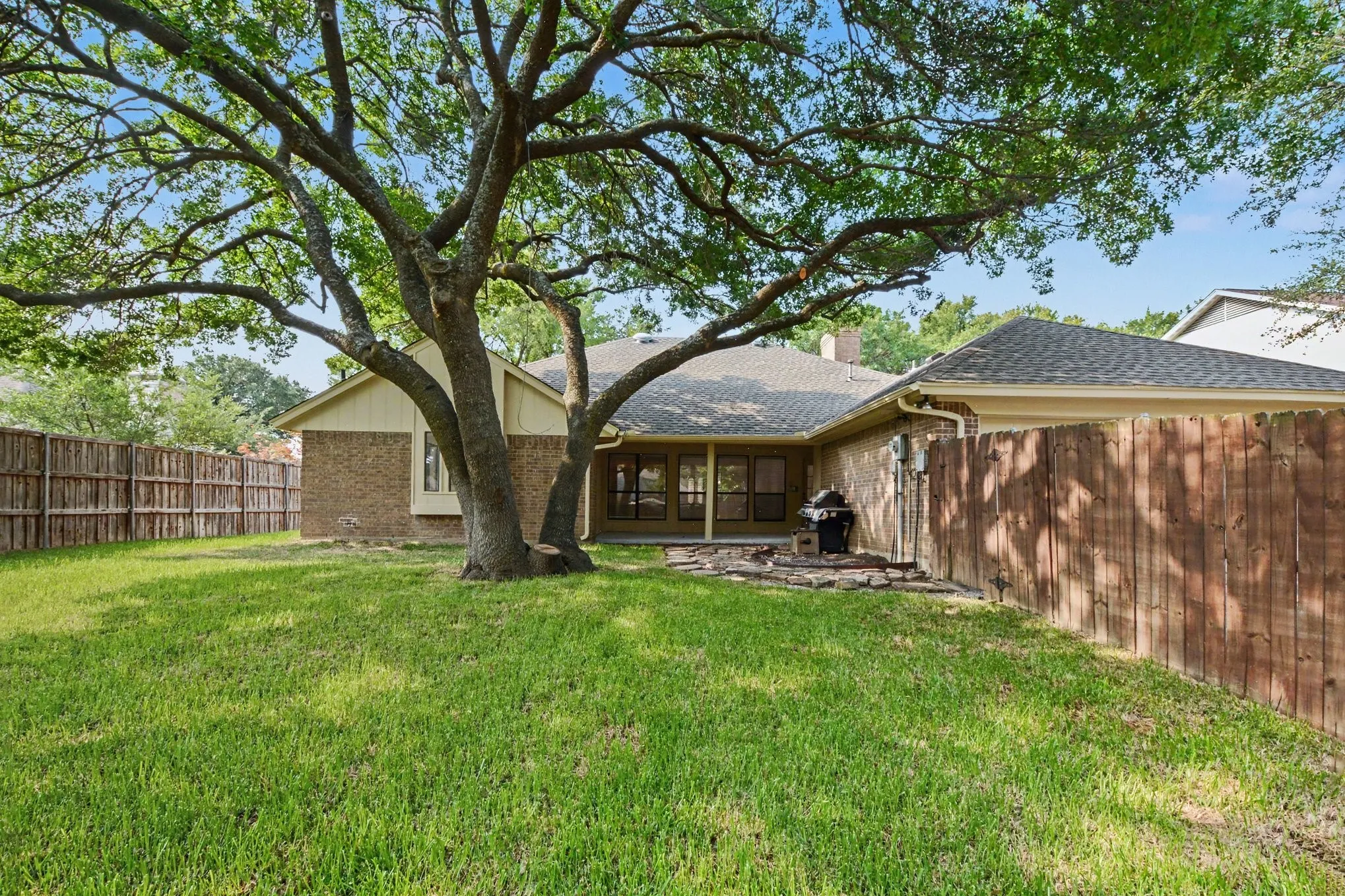 Single Family Residence For Sale in Collin County , 4425 Avonshire Lane, Plano, Texas 75093, 3 Bedroom, 2 Bathroom, 2 Garage spaces, 1,842 Sqft, built in 1983, mls#21351416, Real Estate Agent in Plano, Homes For Sale in Collin county, Homes For Sale in Plano, Realtor in Plano Texas, Real Estate Brokerage Independent Realty Texas, Luminita Cordes Realtor