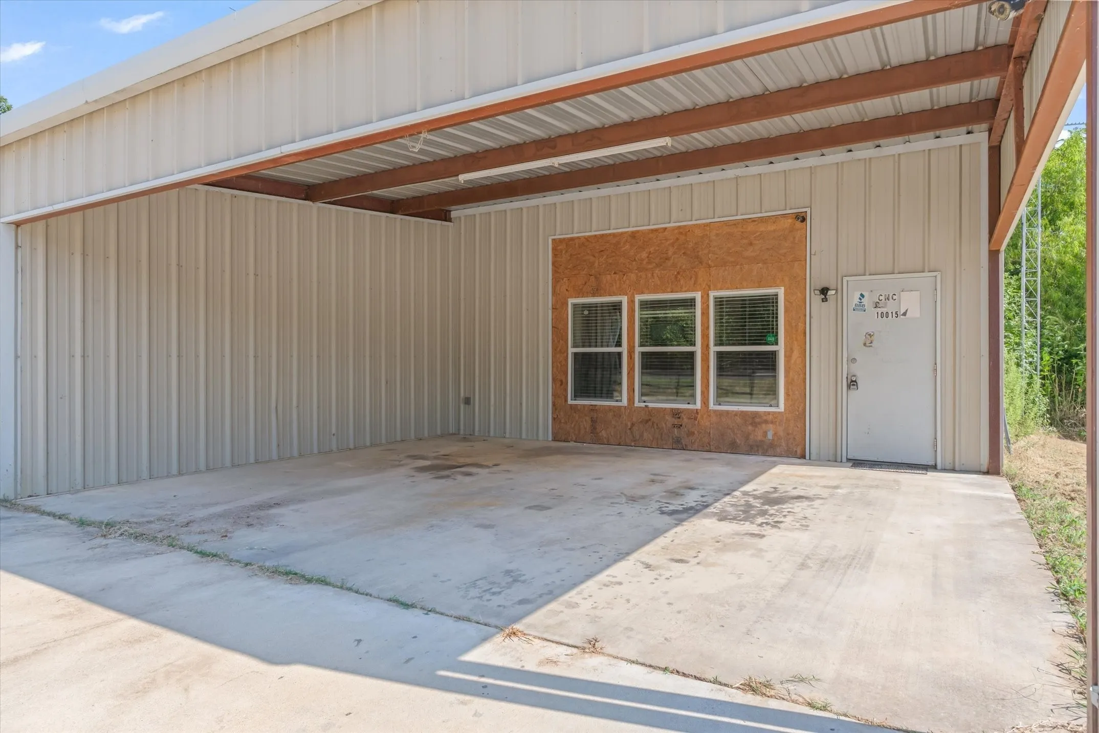 Warehouse For Sale in Hunt County , 10015 Fm 751, Quinlan, Texas 75474, 0, 0, Garage spaces, 3,250 Sqft, built in 2015, Price $400,000, mls#21349519, Real Estate Agent in Quinlan, Homes For Sale in Hunt county, Homes For Sale in Quinlan, Realtor in Quinlan Texas, Real Estate Brokerage Independent Realty Texas, Luminita Cordes Realtor