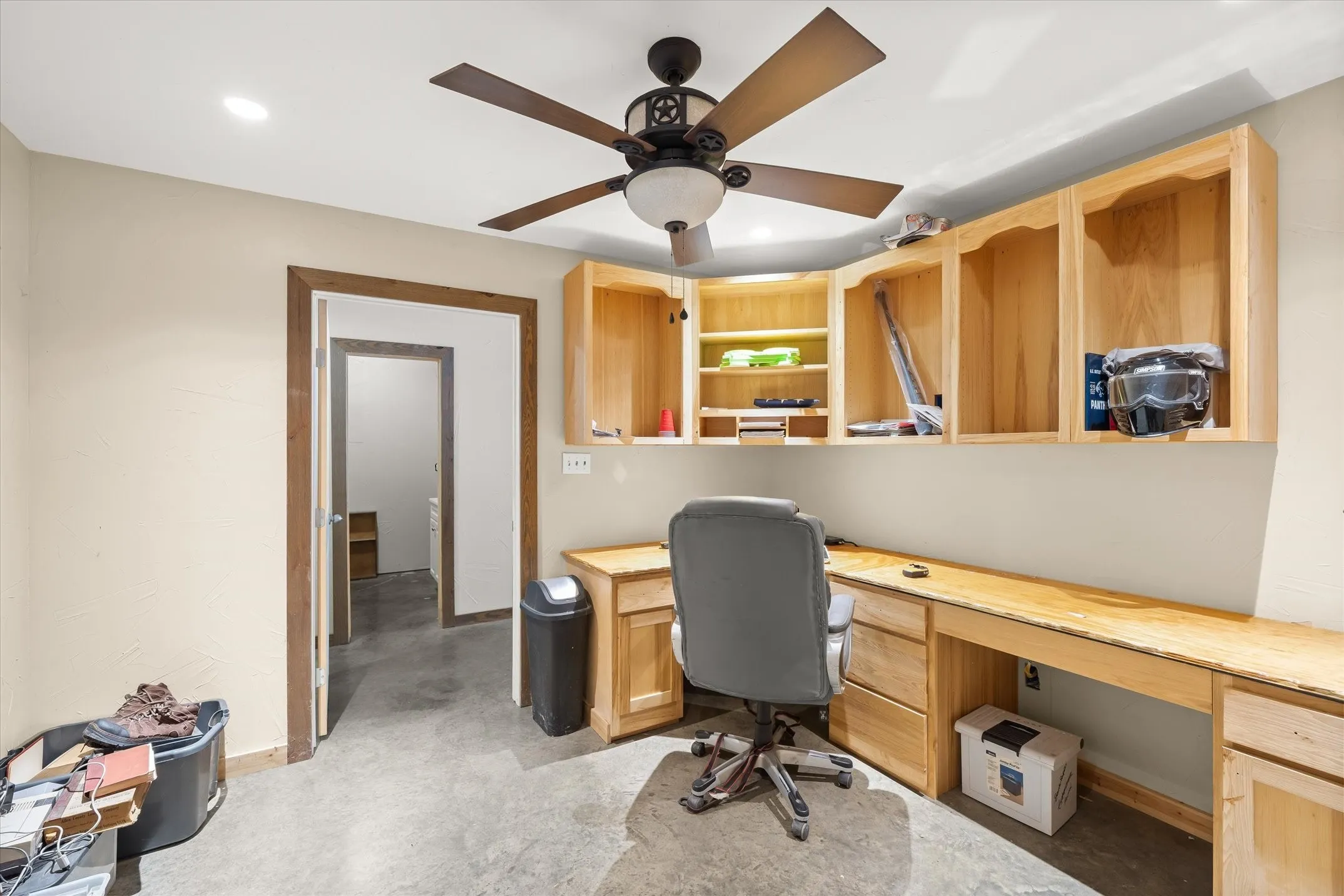 Warehouse For Sale in Hunt County , 10015 Fm 751, Quinlan, Texas 75474, 0, 0, Garage spaces, 3,250 Sqft, built in 2015, Price $400,000, mls#21349519, Real Estate Agent in Quinlan, Homes For Sale in Hunt county, Homes For Sale in Quinlan, Realtor in Quinlan Texas, Real Estate Brokerage Independent Realty Texas, Luminita Cordes Realtor