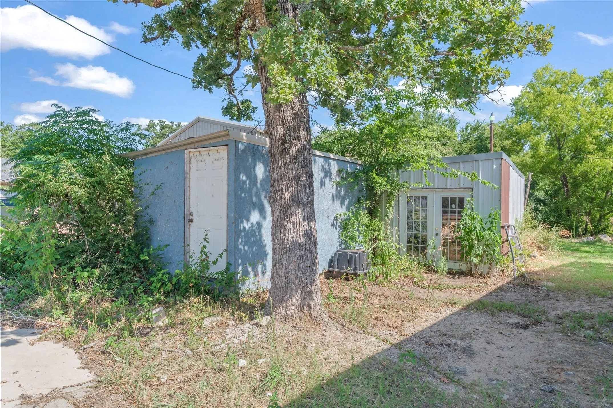Warehouse For Sale in Hunt County , 10015 Fm 751, Quinlan, Texas 75474, 0, 0, Garage spaces, 3,250 Sqft, built in 2015, Price $400,000, mls#21349519, Real Estate Agent in Quinlan, Homes For Sale in Hunt county, Homes For Sale in Quinlan, Realtor in Quinlan Texas, Real Estate Brokerage Independent Realty Texas, Luminita Cordes Realtor