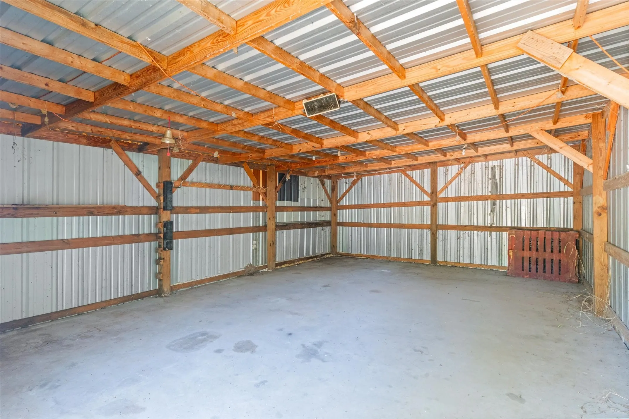 Warehouse For Sale in Hunt County , 10015 Fm 751, Quinlan, Texas 75474, 0, 0, Garage spaces, 3,250 Sqft, built in 2015, Price $400,000, mls#21349519, Real Estate Agent in Quinlan, Homes For Sale in Hunt county, Homes For Sale in Quinlan, Realtor in Quinlan Texas, Real Estate Brokerage Independent Realty Texas, Luminita Cordes Realtor