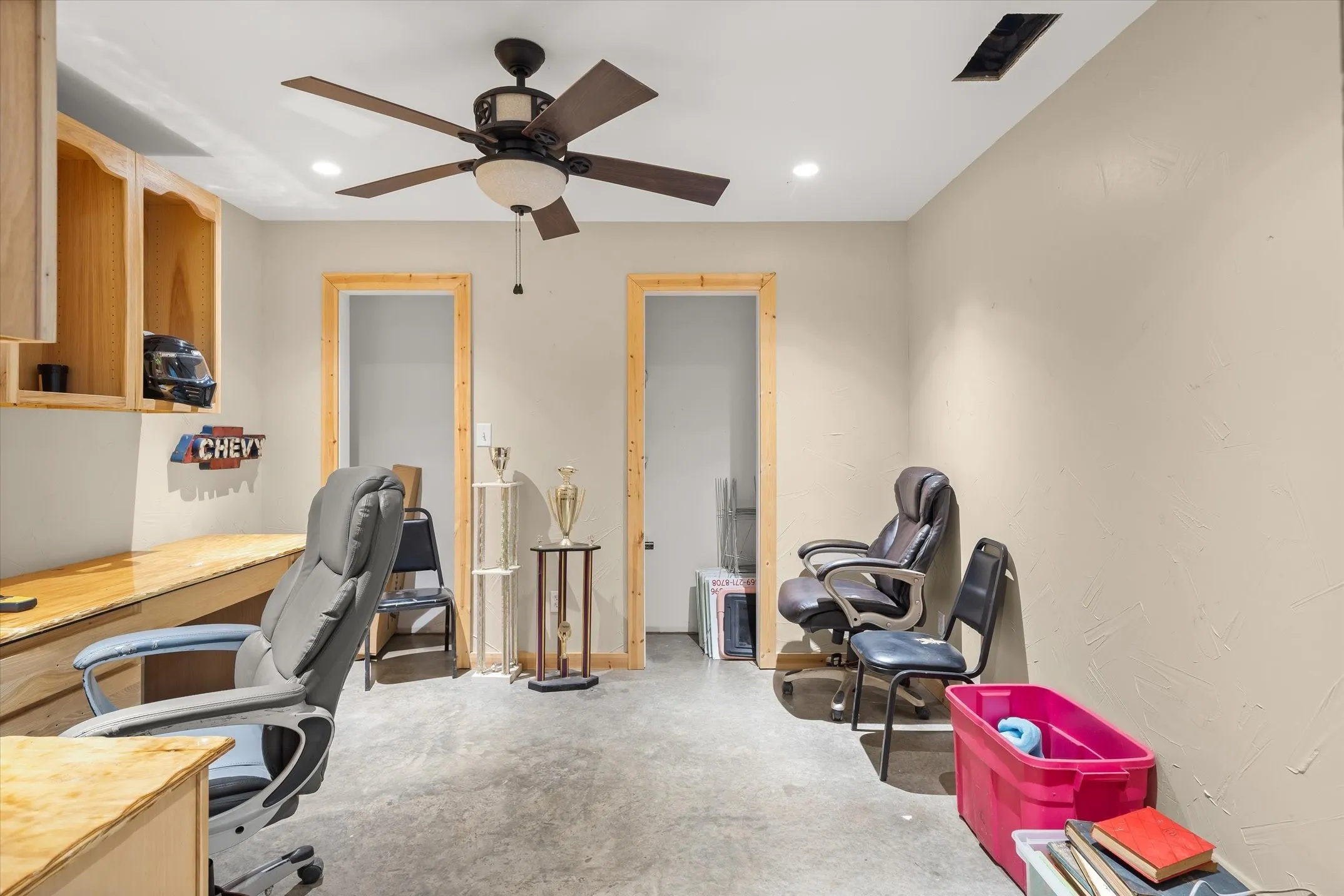 Warehouse For Sale in Hunt County , 10015 Fm 751, Quinlan, Texas 75474, 0, 0, Garage spaces, 3,250 Sqft, built in 2015, Price $400,000, mls#21349519, Real Estate Agent in Quinlan, Homes For Sale in Hunt county, Homes For Sale in Quinlan, Realtor in Quinlan Texas, Real Estate Brokerage Independent Realty Texas, Luminita Cordes Realtor
