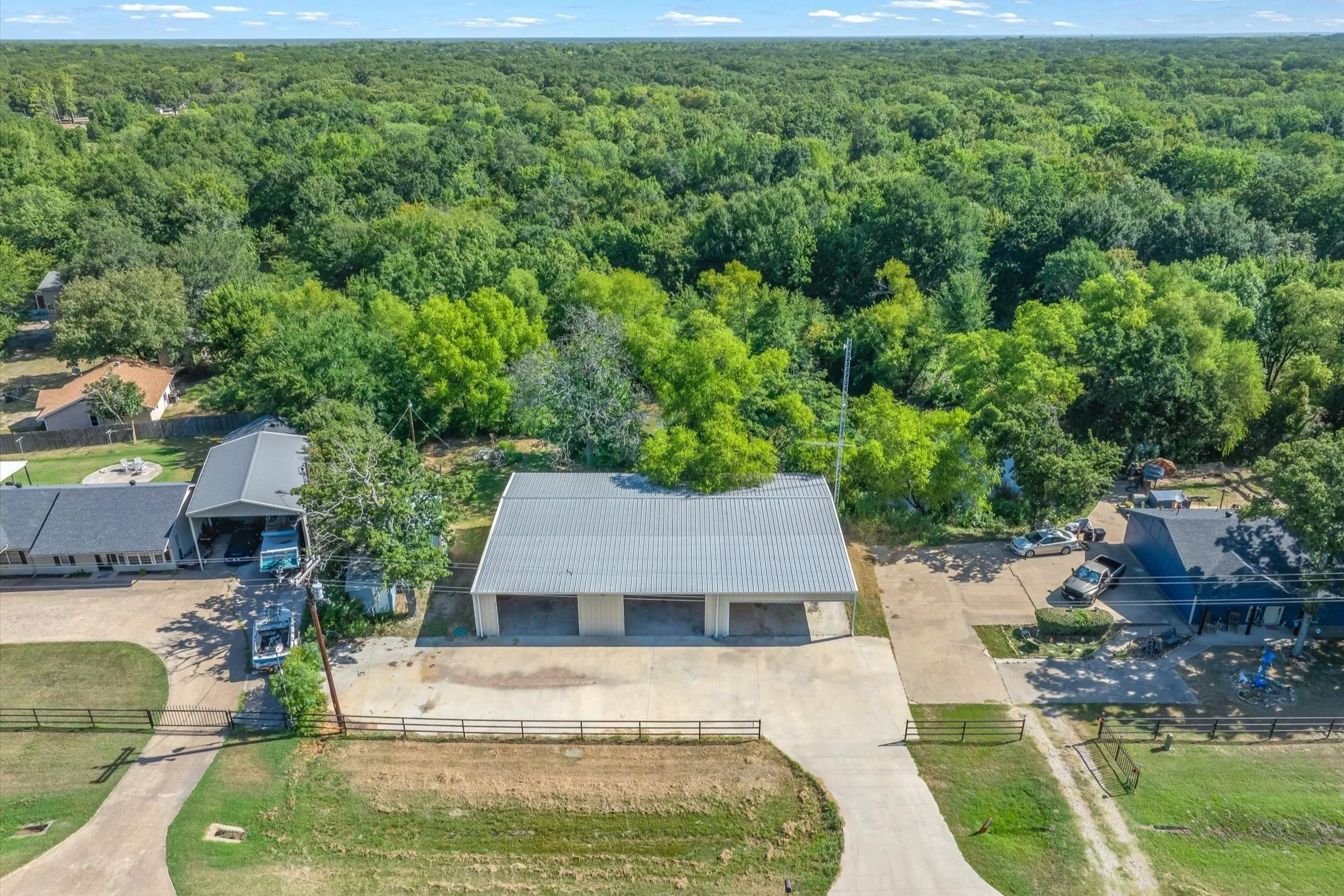 Warehouse For Sale in Hunt County , 10015 Fm 751, Quinlan, Texas 75474, 0, 0, Garage spaces, 3,250 Sqft, built in 2015, Price $400,000, mls#21349519, Real Estate Agent in Quinlan, Homes For Sale in Hunt county, Homes For Sale in Quinlan, Realtor in Quinlan Texas, Real Estate Brokerage Independent Realty Texas, Luminita Cordes Realtor