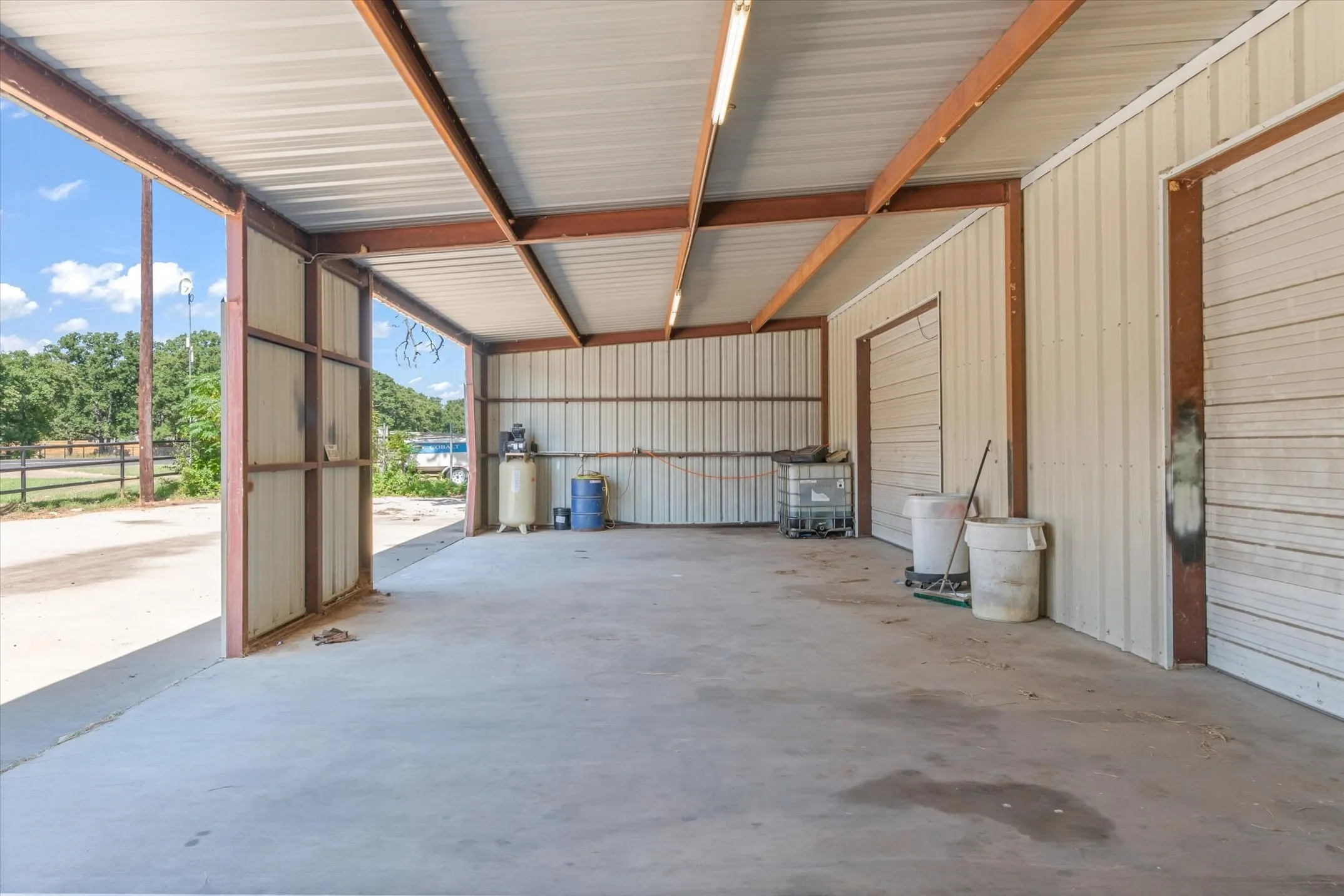 Warehouse For Sale in Hunt County , 10015 Fm 751, Quinlan, Texas 75474, 0, 0, Garage spaces, 3,250 Sqft, built in 2015, Price $400,000, mls#21349519, Real Estate Agent in Quinlan, Homes For Sale in Hunt county, Homes For Sale in Quinlan, Realtor in Quinlan Texas, Real Estate Brokerage Independent Realty Texas, Luminita Cordes Realtor
