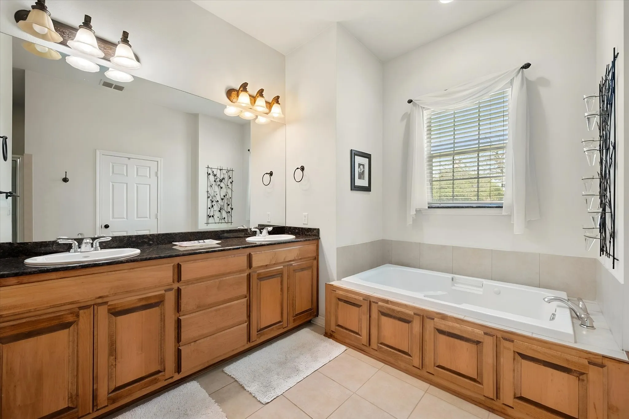 Townhouse For Sale in Tarrant County , 6668 Shady Glen Circle, Benbrook, Texas 76132, 3 Bedroom, 2 Bathroom, 2 Garage spaces, 1,974 Sqft, built in 2005, mls#21349875, Real Estate Agent in Benbrook, Homes For Sale in Tarrant county, Homes For Sale in Benbrook, Realtor in Benbrook Texas, Real Estate Brokerage Independent Realty Texas, Luminita Cordes Realtor