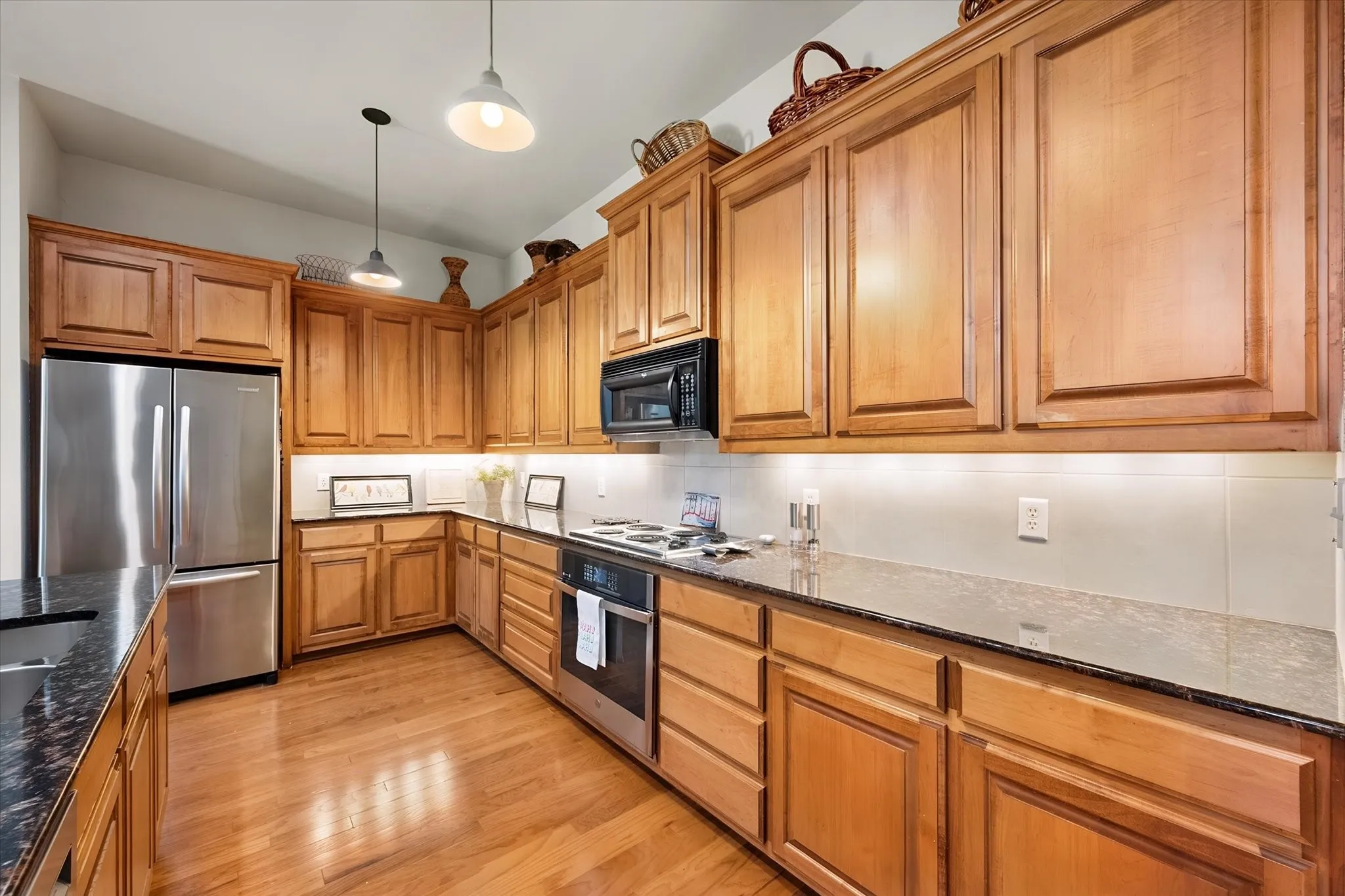 Townhouse For Sale in Tarrant County , 6668 Shady Glen Circle, Benbrook, Texas 76132, 3 Bedroom, 2 Bathroom, 2 Garage spaces, 1,974 Sqft, built in 2005, mls#21349875, Real Estate Agent in Benbrook, Homes For Sale in Tarrant county, Homes For Sale in Benbrook, Realtor in Benbrook Texas, Real Estate Brokerage Independent Realty Texas, Luminita Cordes Realtor