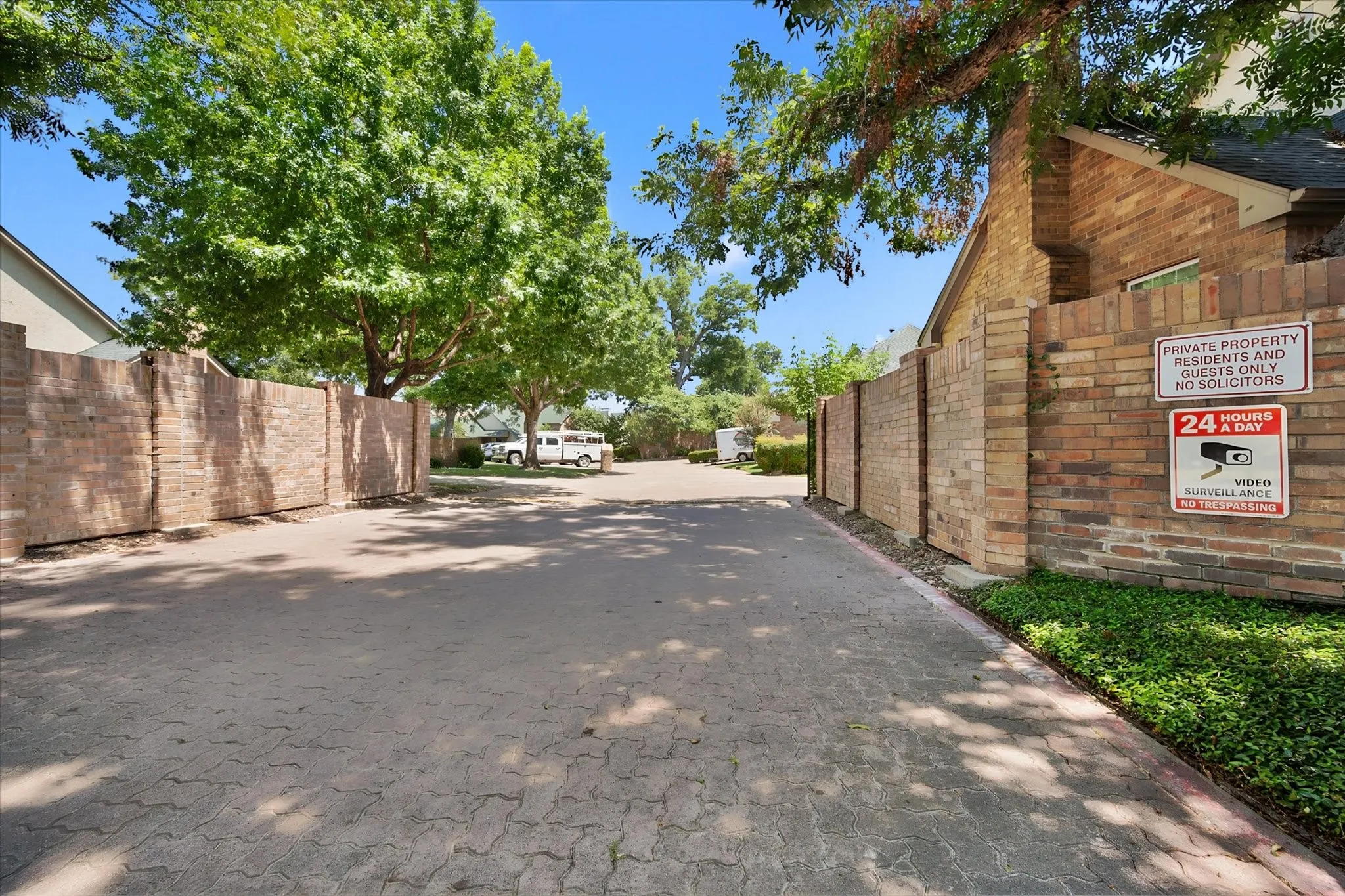 Townhouse For Sale in Tarrant County , 6668 Shady Glen Circle, Benbrook, Texas 76132, 3 Bedroom, 2 Bathroom, 2 Garage spaces, 1,974 Sqft, built in 2005, mls#21349875, Real Estate Agent in Benbrook, Homes For Sale in Tarrant county, Homes For Sale in Benbrook, Realtor in Benbrook Texas, Real Estate Brokerage Independent Realty Texas, Luminita Cordes Realtor