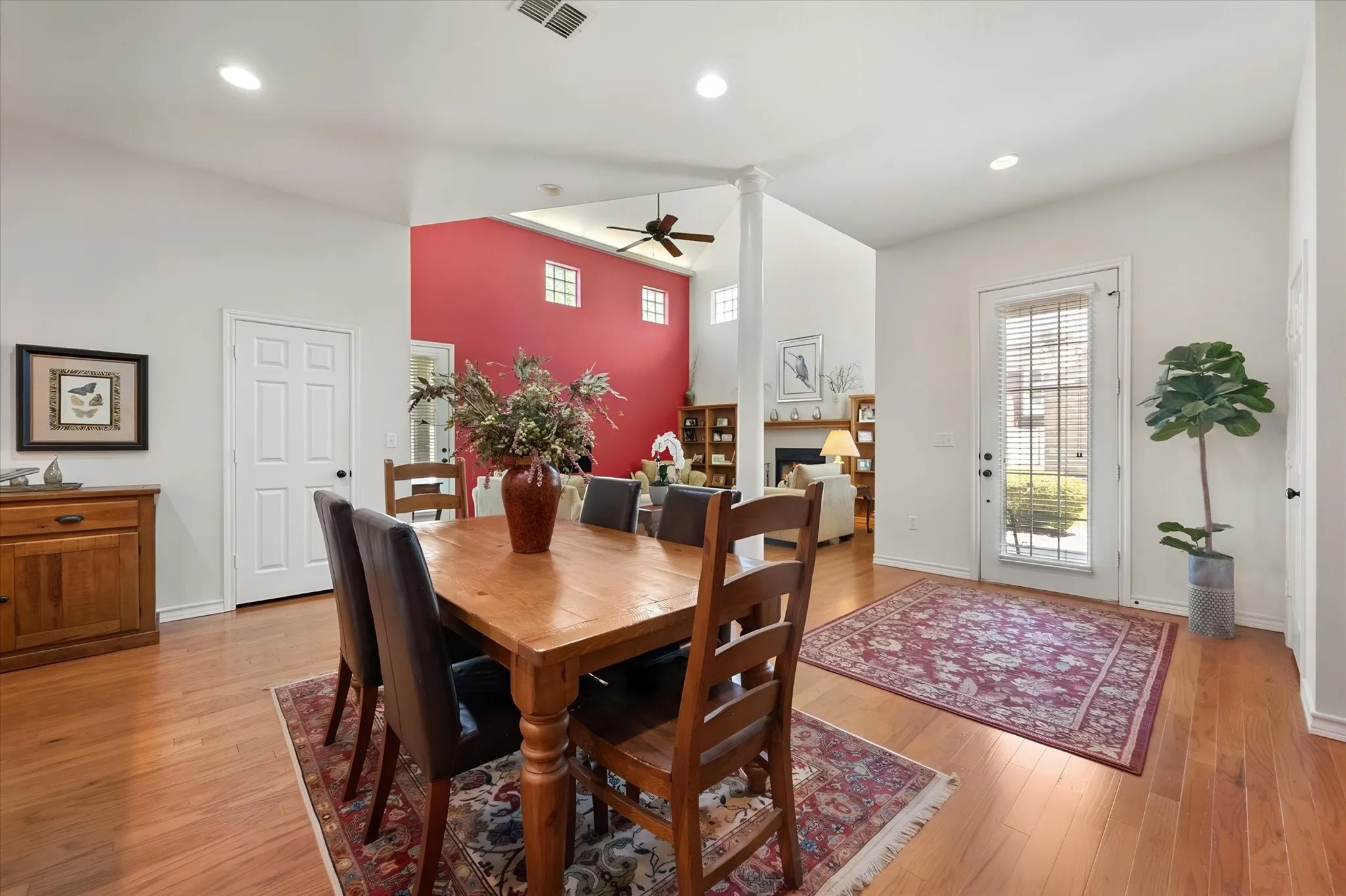 Townhouse For Sale in Tarrant County , 6668 Shady Glen Circle, Benbrook, Texas 76132, 3 Bedroom, 2 Bathroom, 2 Garage spaces, 1,974 Sqft, built in 2005, mls#21349875, Real Estate Agent in Benbrook, Homes For Sale in Tarrant county, Homes For Sale in Benbrook, Realtor in Benbrook Texas, Real Estate Brokerage Independent Realty Texas, Luminita Cordes Realtor