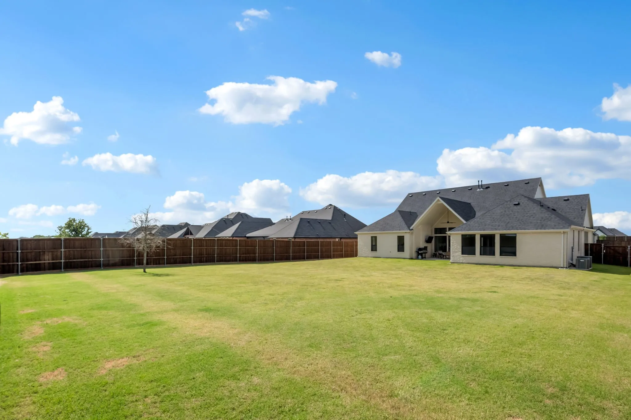 Single Family Residence For Sale in Tarrant County , 321 Wimberley Drive, Haslet, Texas 76052, 4 Bedroom, 5 Bathroom, 3 Garage spaces, 3,743 Sqft, built in 2024, mls#21351393, Real Estate Agent in Haslet, Homes For Sale in Tarrant county, Homes For Sale in Haslet, Realtor in Haslet Texas, Real Estate Brokerage Independent Realty Texas, Luminita Cordes Realtor