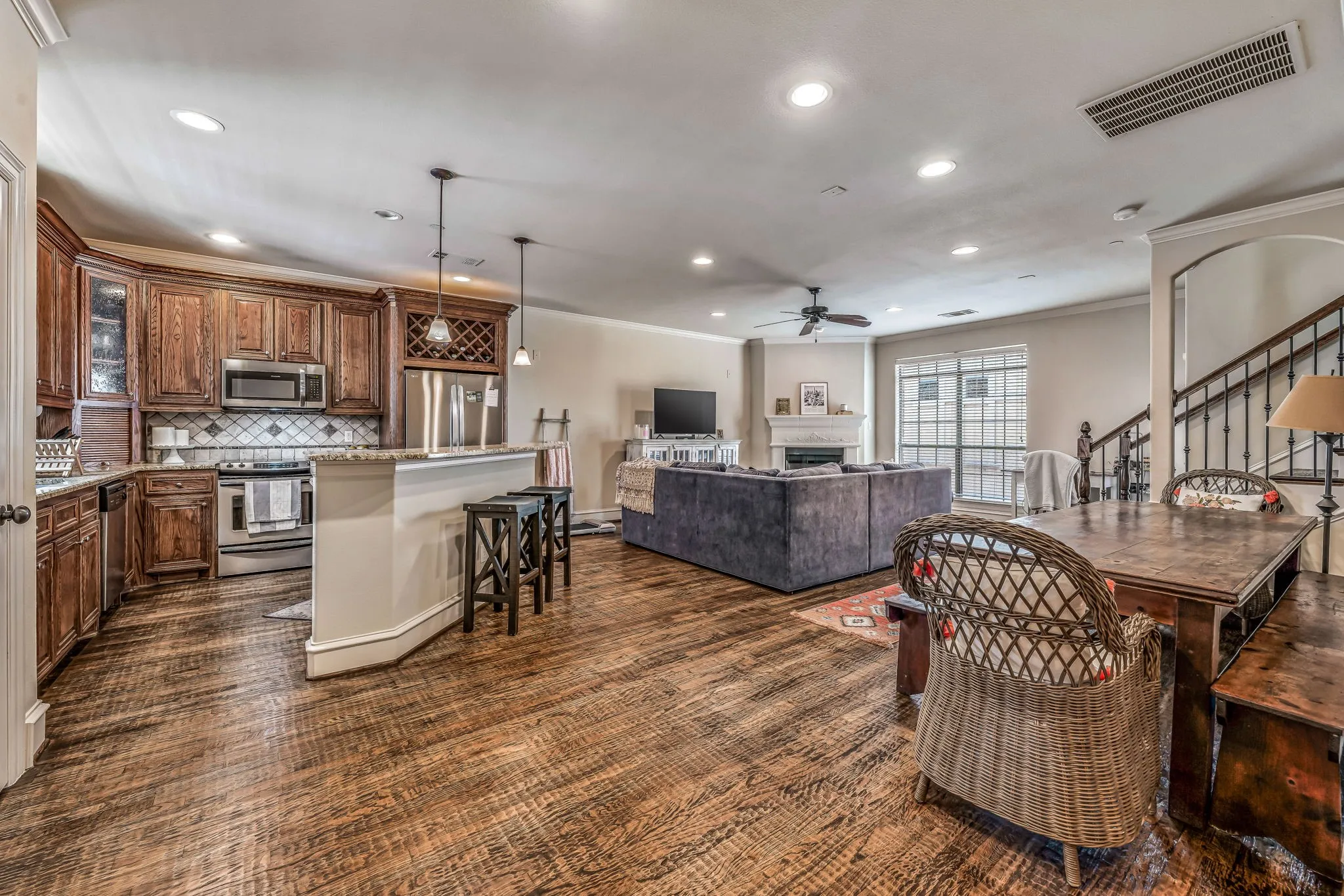 Townhouse For Sale in Dallas County , 1910 Hope Street 15, Dallas, Texas 75206, 3 Bedroom, 4 Bathroom, 2 Garage spaces, 1,758 Sqft, built in 2005, mls#21319960, Real Estate Agent in Dallas, Homes For Sale in Dallas county, Homes For Sale in Dallas, Realtor in Dallas Texas, Real Estate Brokerage Independent Realty Texas, Luminita Cordes Realtor