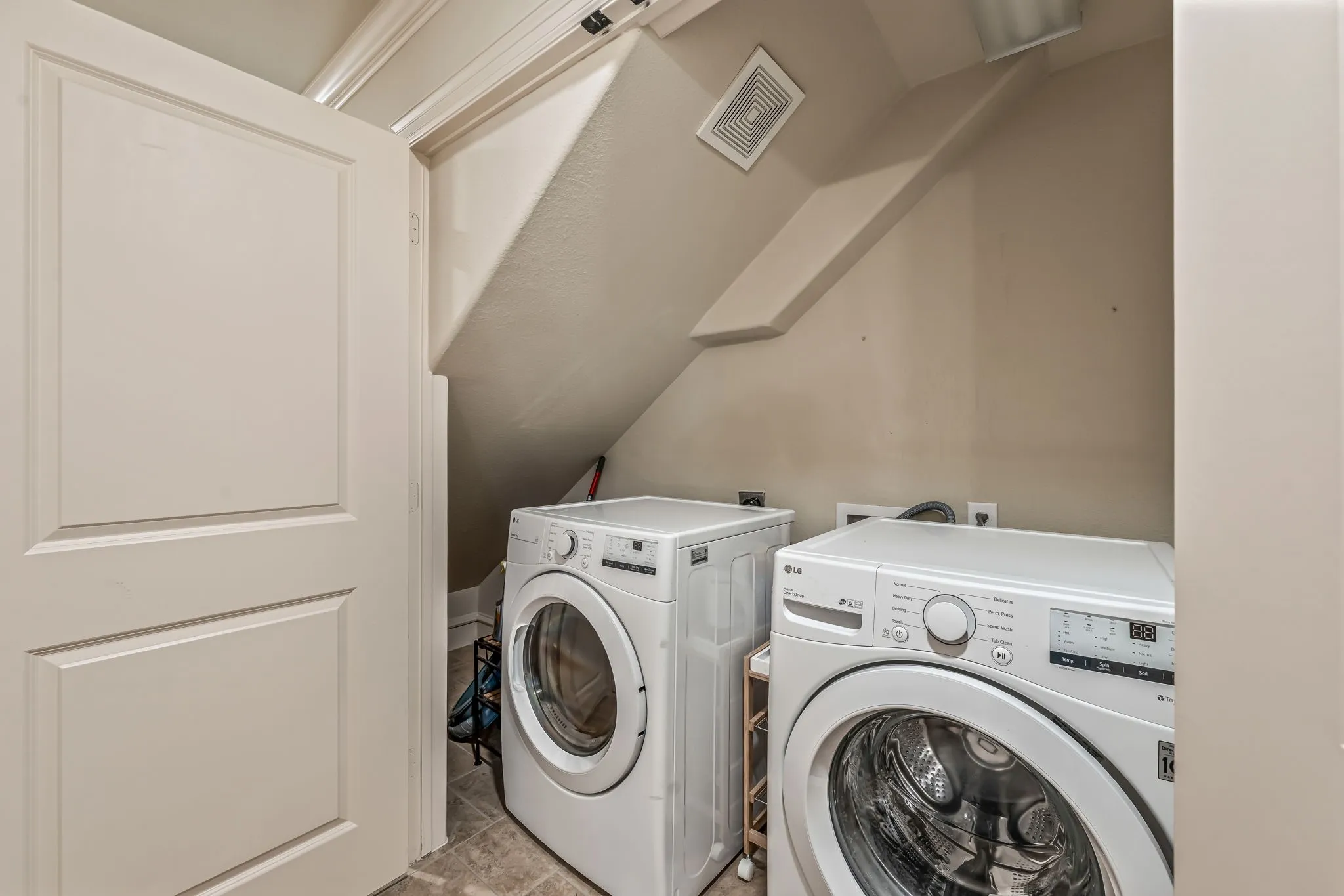 Townhouse For Sale in Dallas County , 1910 Hope Street 15, Dallas, Texas 75206, 3 Bedroom, 4 Bathroom, 2 Garage spaces, 1,758 Sqft, built in 2005, mls#21319960, Real Estate Agent in Dallas, Homes For Sale in Dallas county, Homes For Sale in Dallas, Realtor in Dallas Texas, Real Estate Brokerage Independent Realty Texas, Luminita Cordes Realtor