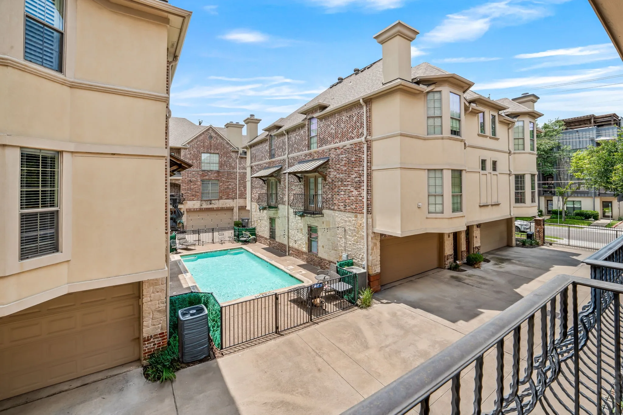 Townhouse For Sale in Dallas County , 1910 Hope Street 15, Dallas, Texas 75206, 3 Bedroom, 4 Bathroom, 2 Garage spaces, 1,758 Sqft, built in 2005, mls#21319960, Real Estate Agent in Dallas, Homes For Sale in Dallas county, Homes For Sale in Dallas, Realtor in Dallas Texas, Real Estate Brokerage Independent Realty Texas, Luminita Cordes Realtor