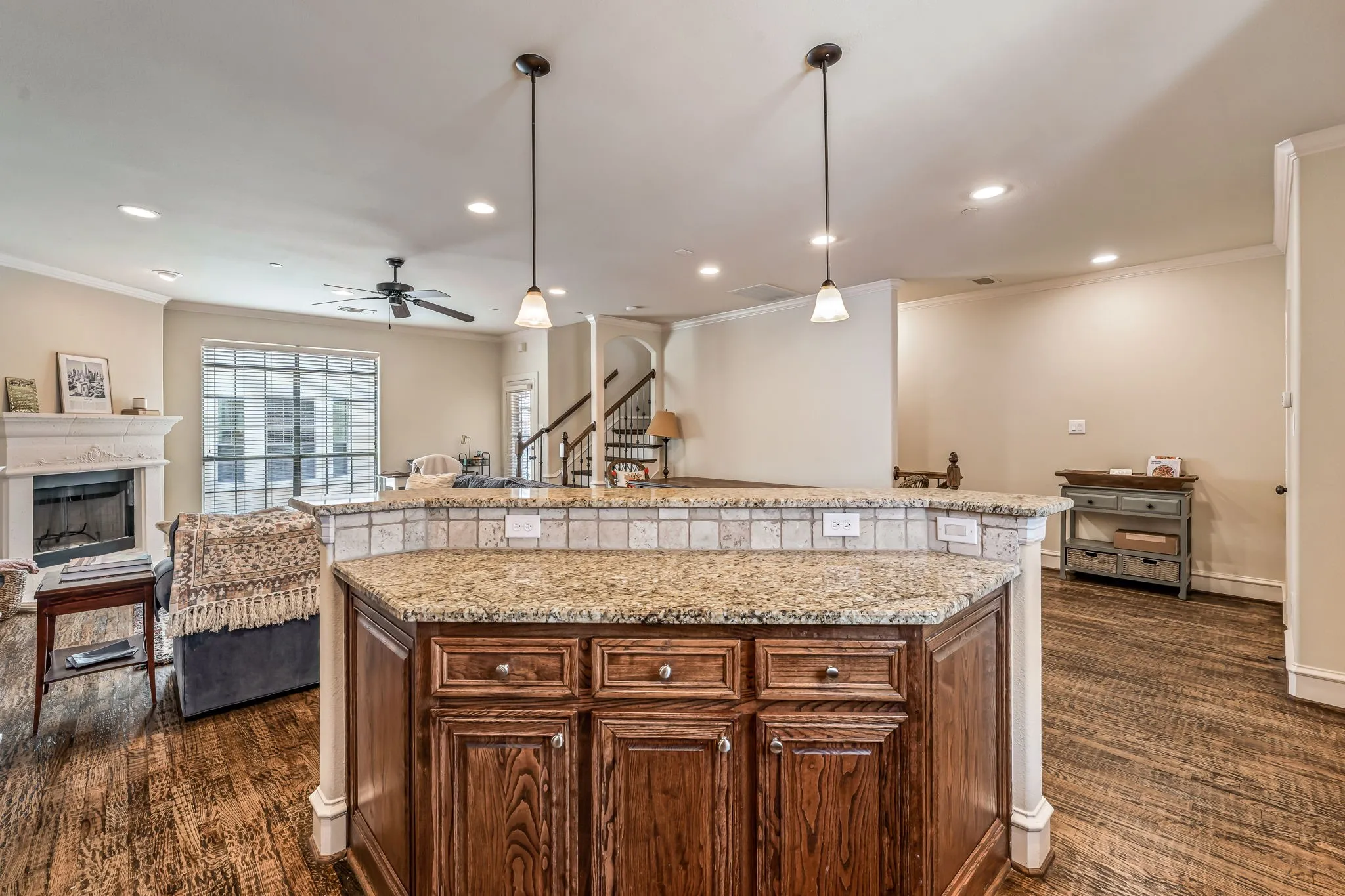 Townhouse For Sale in Dallas County , 1910 Hope Street 15, Dallas, Texas 75206, 3 Bedroom, 4 Bathroom, 2 Garage spaces, 1,758 Sqft, built in 2005, mls#21319960, Real Estate Agent in Dallas, Homes For Sale in Dallas county, Homes For Sale in Dallas, Realtor in Dallas Texas, Real Estate Brokerage Independent Realty Texas, Luminita Cordes Realtor